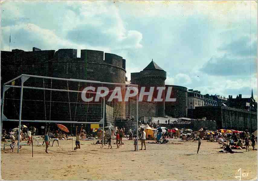 CPM La Bretagne en couleurs Saint Malo (I et V) Jeux devant les remparts