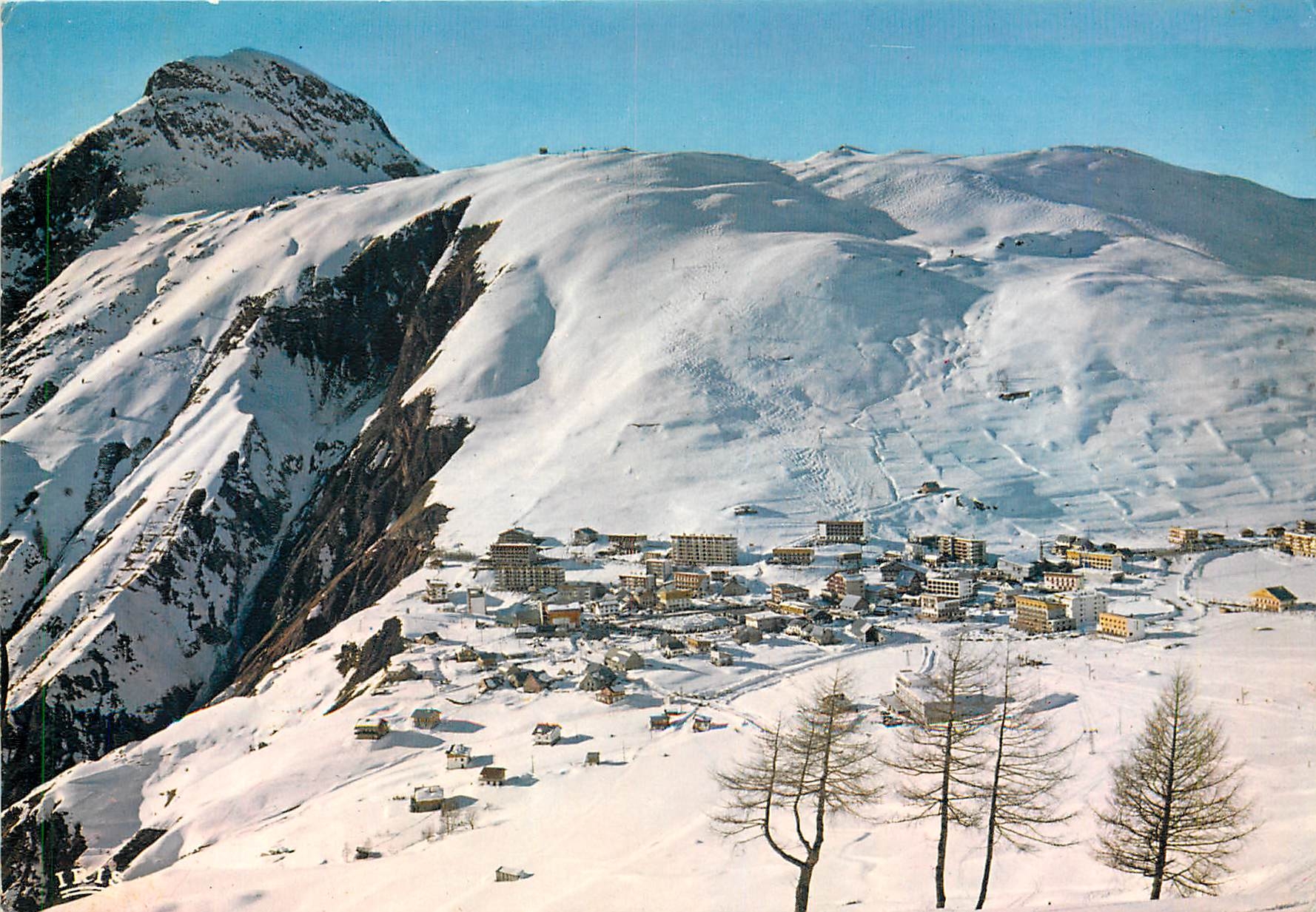 CPM Les deux Alpes Dauphine (1650 m) en descendant la piste du Diable la Station Sud les pistes du s