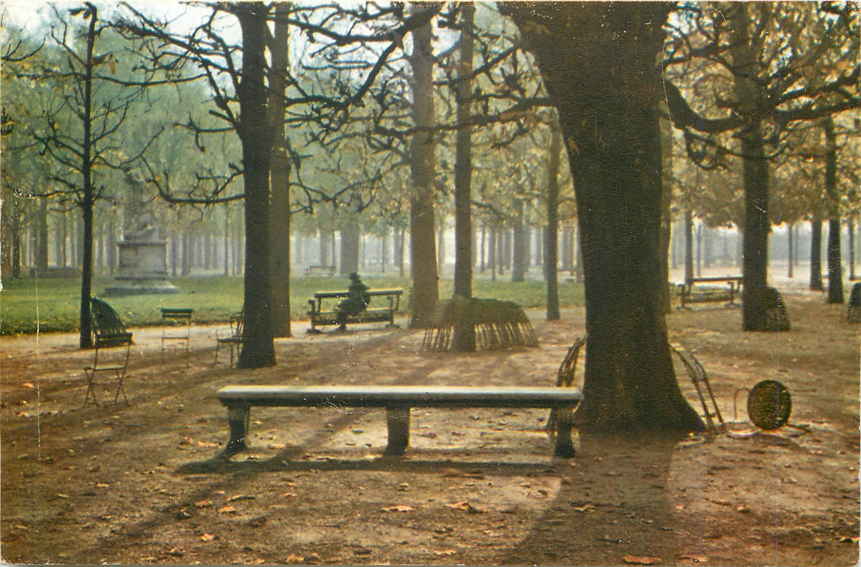 CPM Automne aux Tuileries Paris