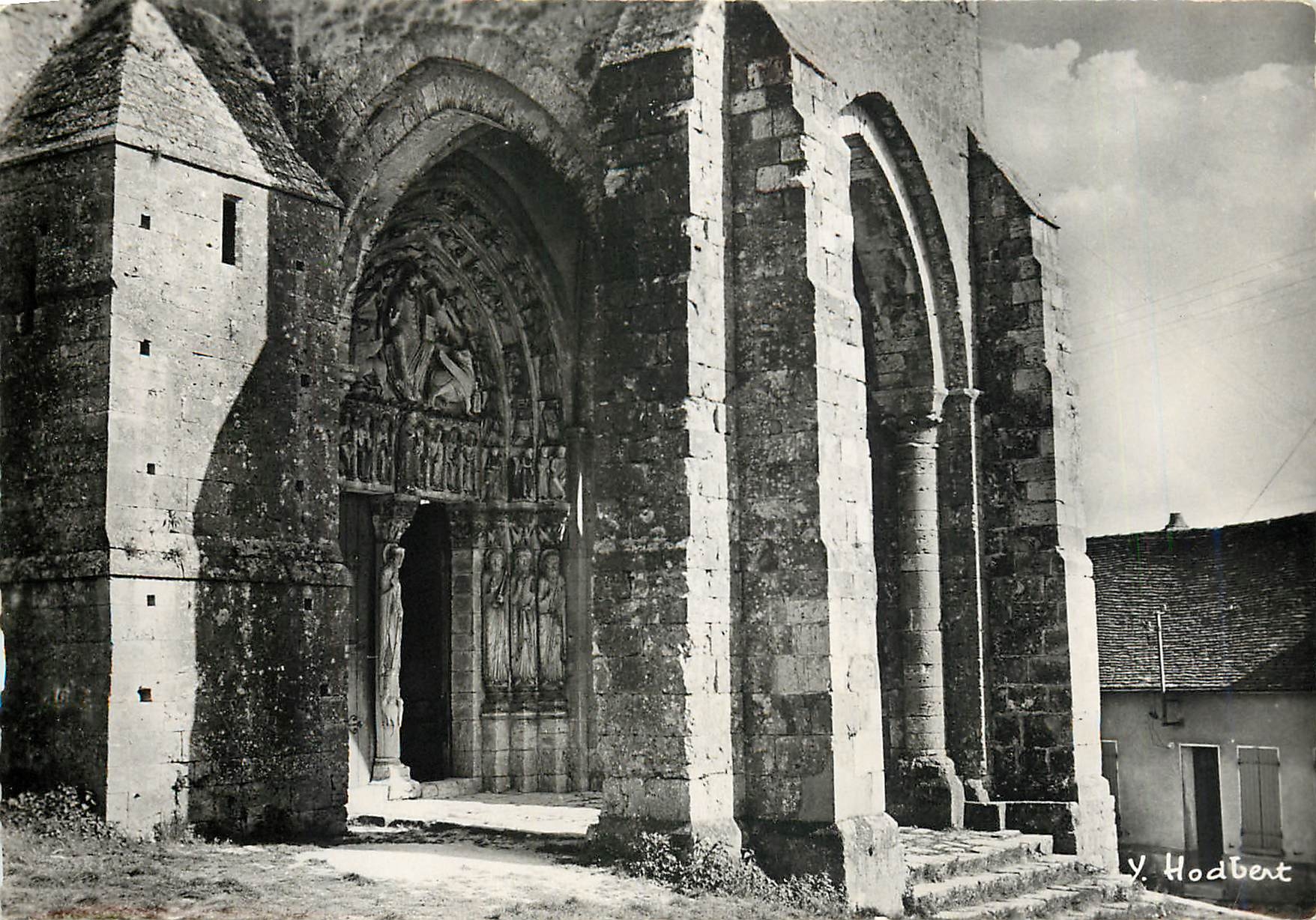 CPM Saint Loup de Naud (S et M) Portail et porche de l'Eglise (XIIe s)