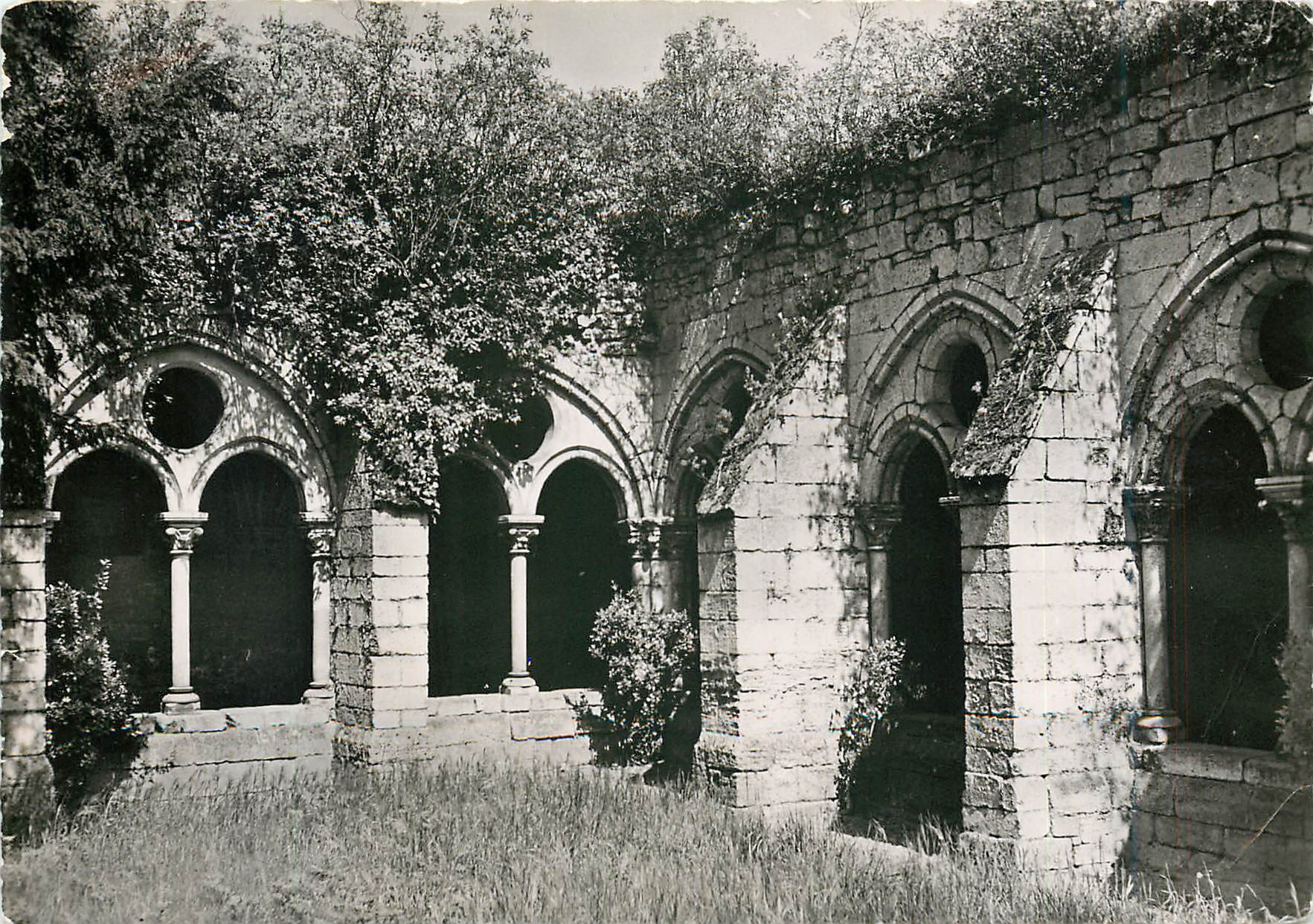 CPM Prieure de Saint Leu D'Esserent (Oise) Le Cloitre (XIIIe s)
