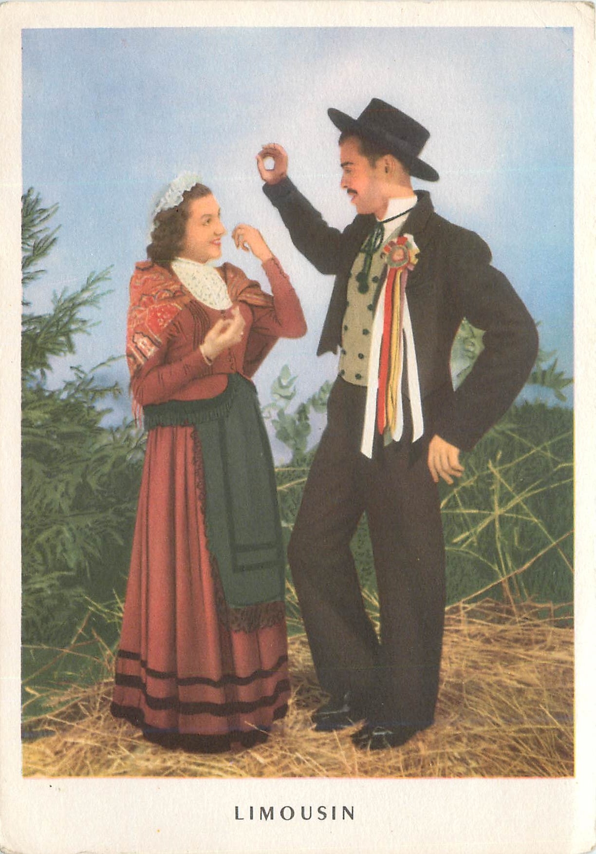 CPM La Ronde de Province Francaises Limousin Costumes de Ceremonie du Plateau de Millevaches