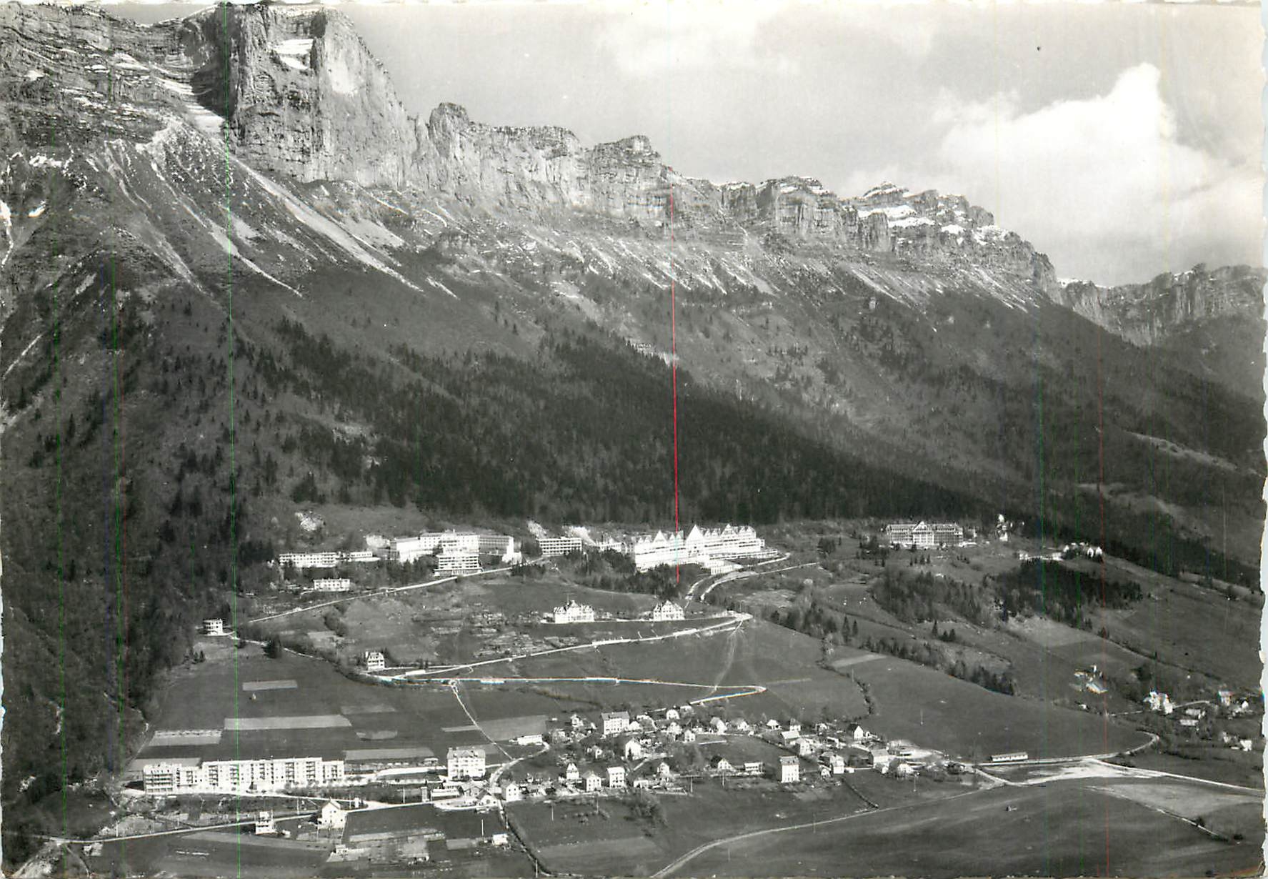 Plateau des Petites Roches — Vue aérienne panoramique — Les Éditions GELLARD (Rhône)