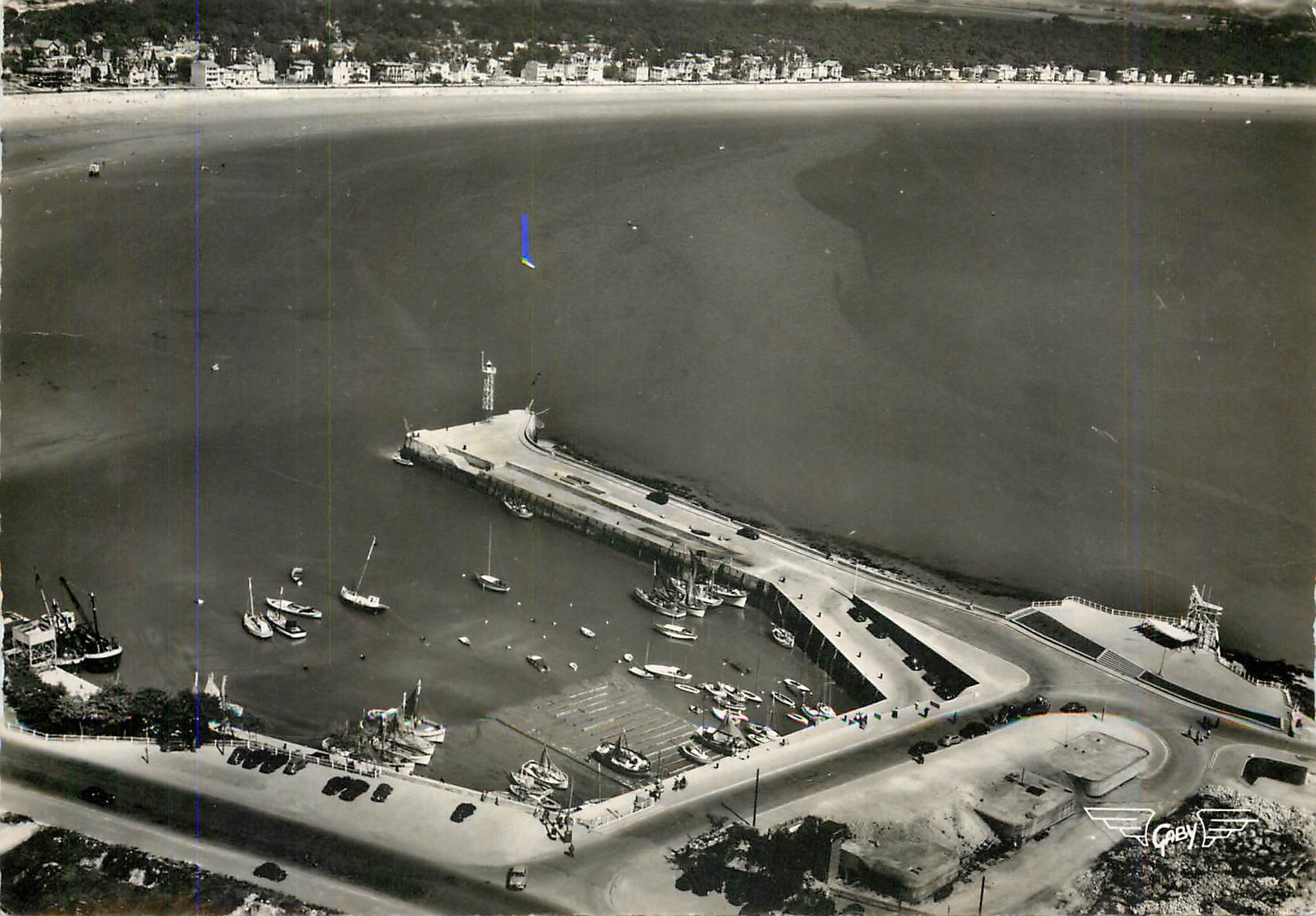 CPM La France vue du Ciel Royan (Ch Mme) Le Port