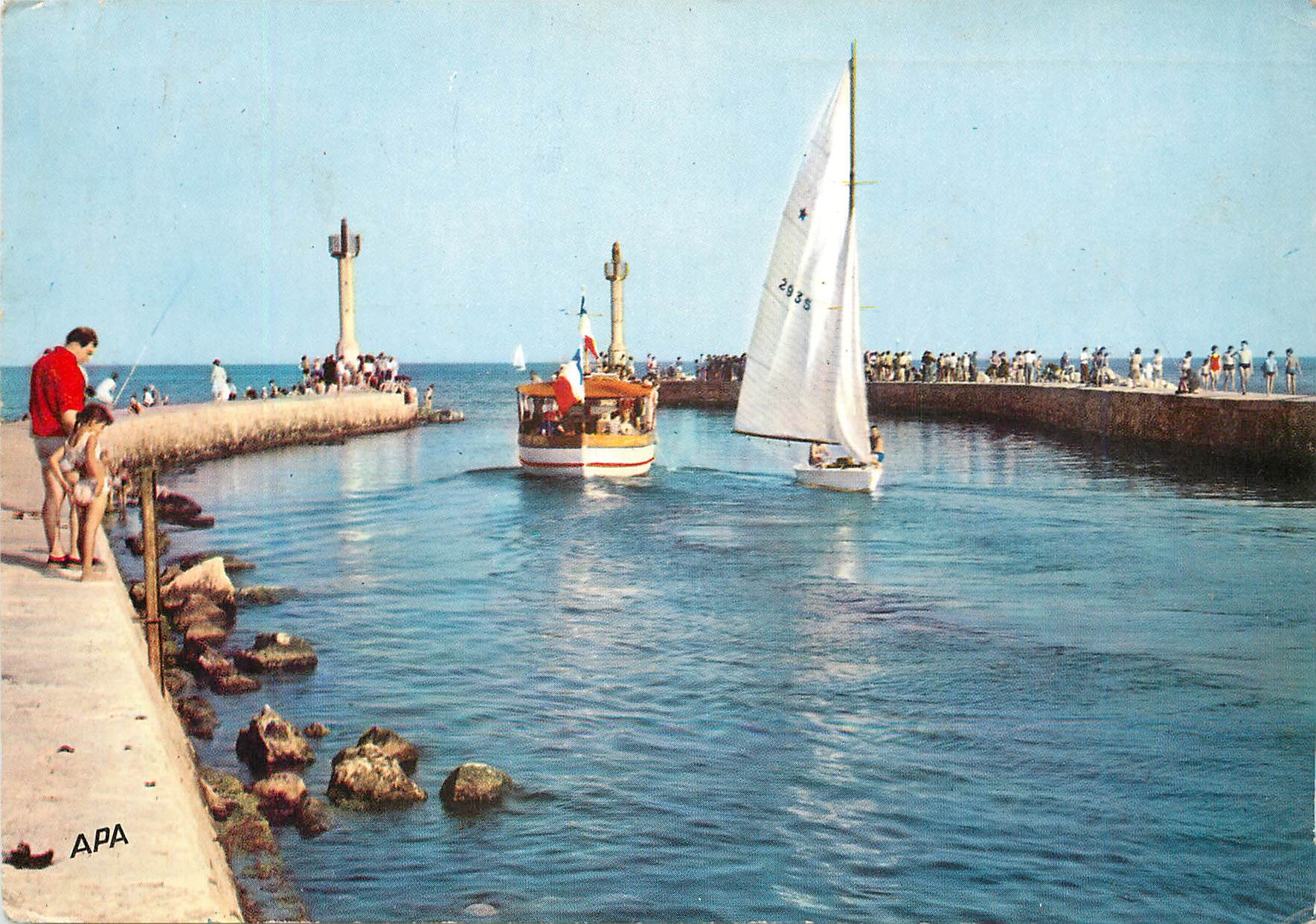 CPM Palavas les Flots (Herault) Le bateau promenade a l'embouchure du canal Bateau