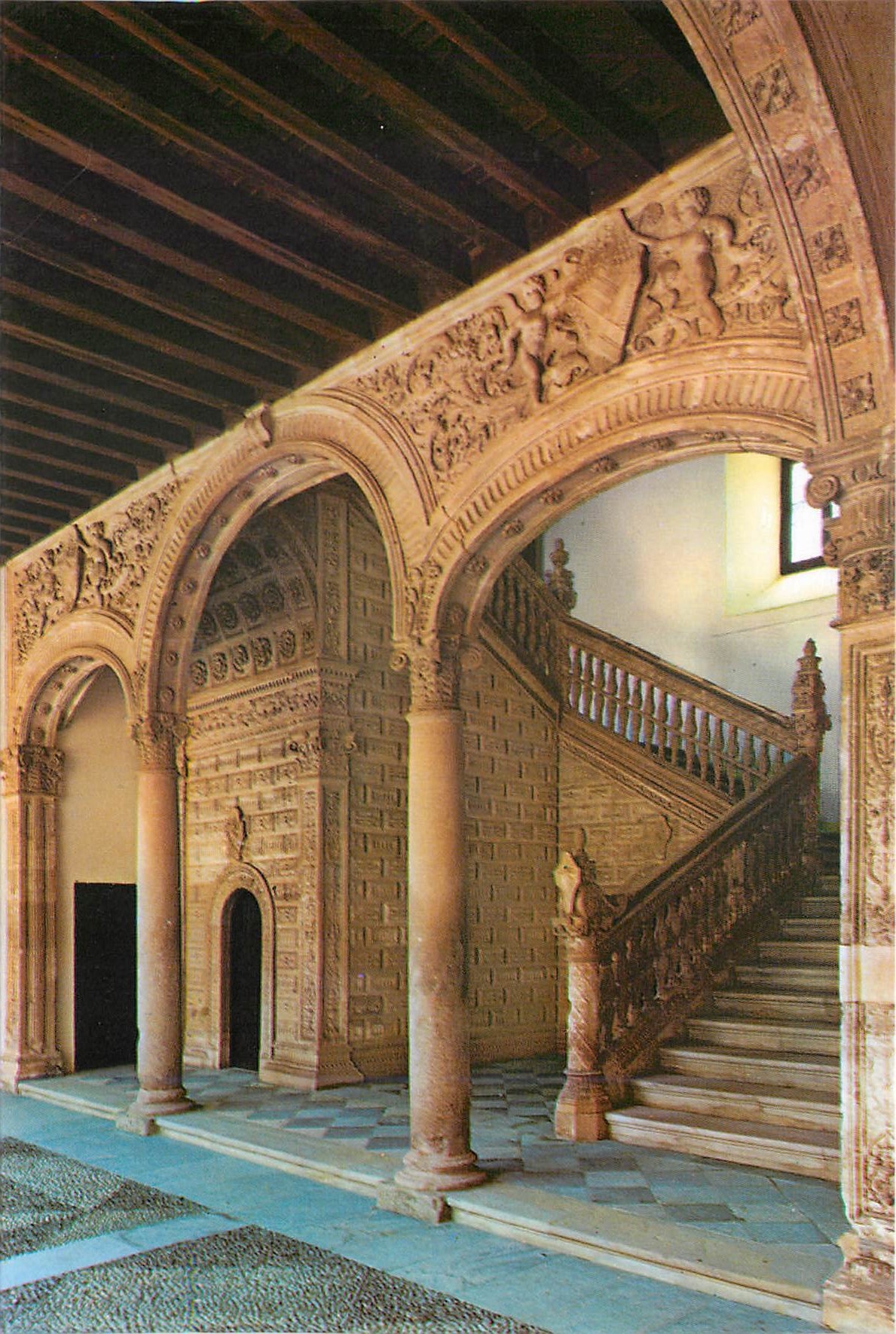CPM Toledo Musee de Santa Cruz Escalier
