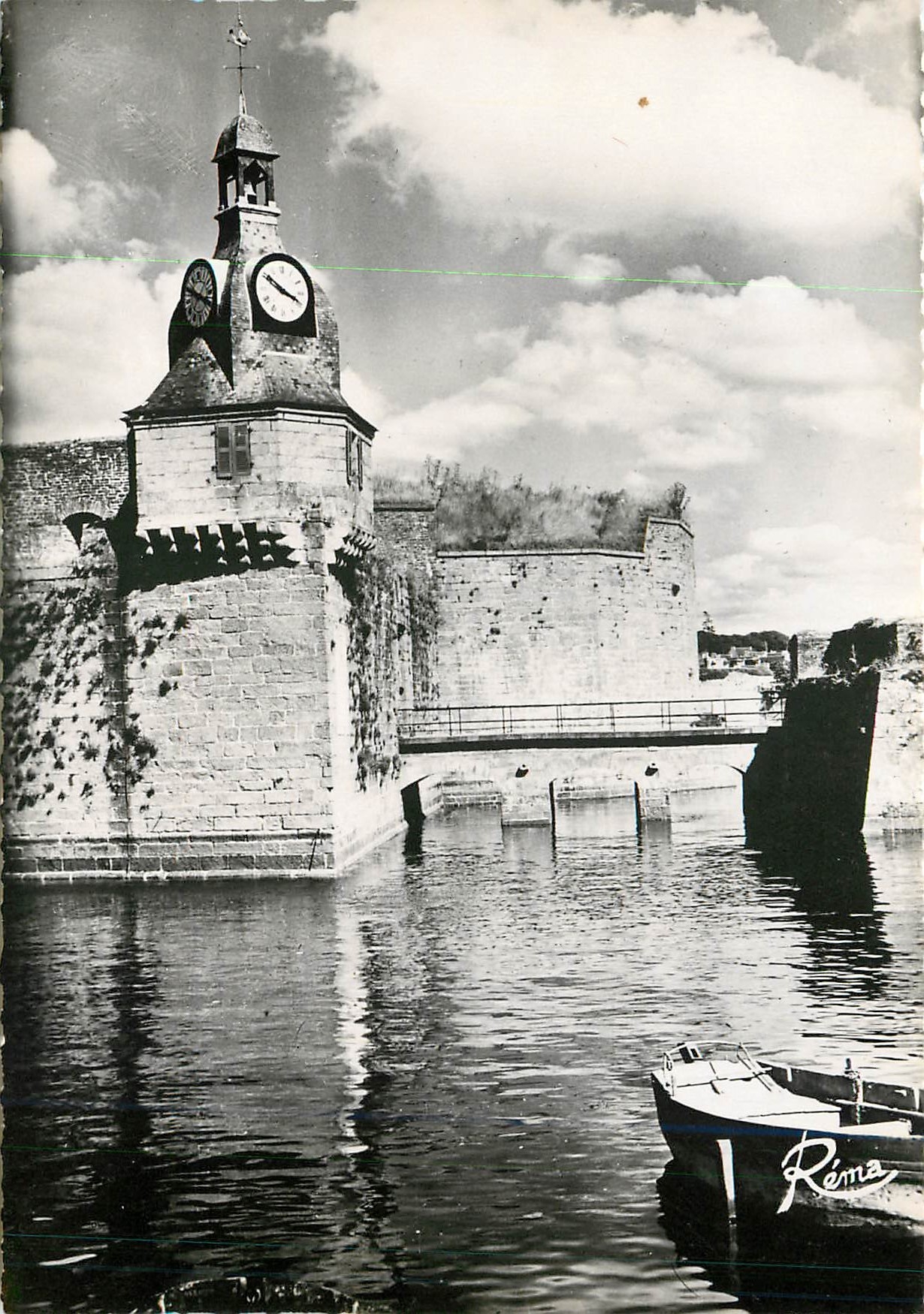 CPM Concarneau (Finistere)  La Ville Close vue des Quais