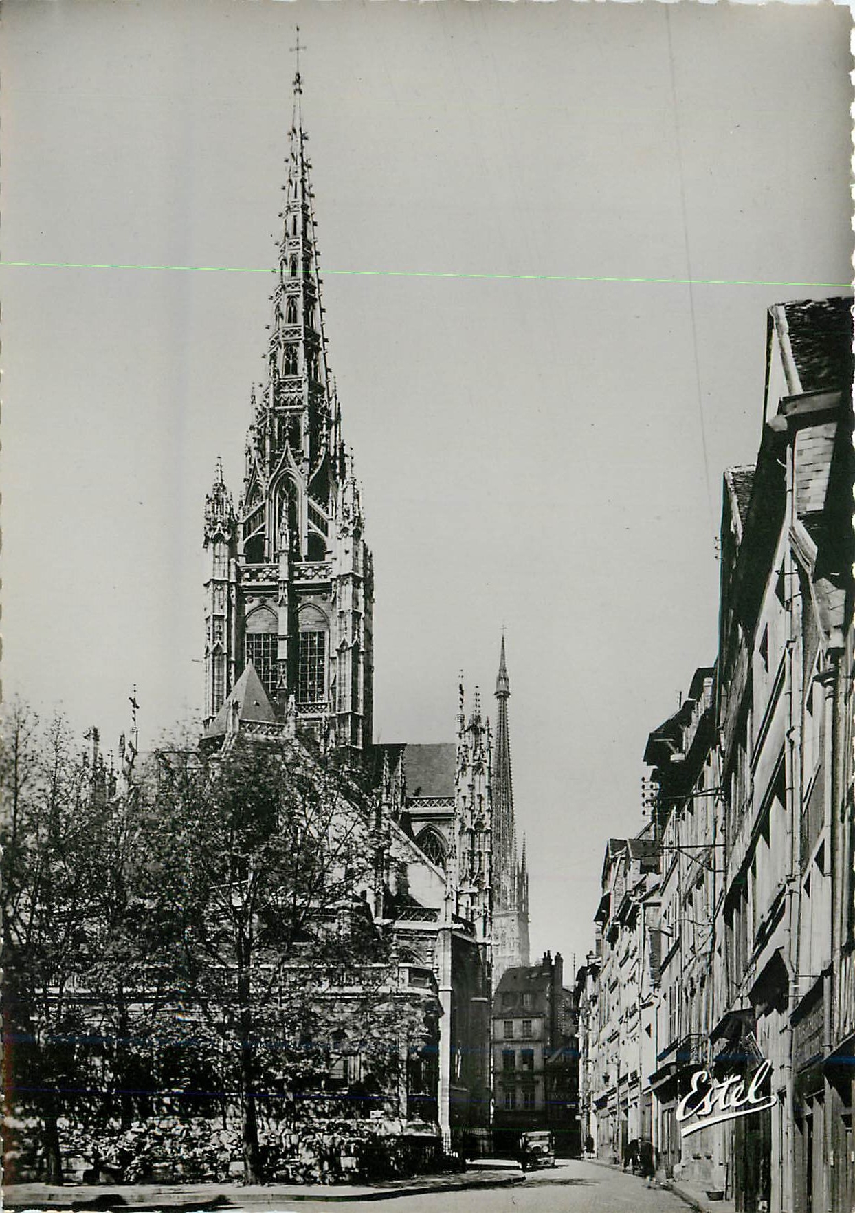 CPM Rouen Abside de Saint Maclou (au Loin Fleche de la Cathedrale)