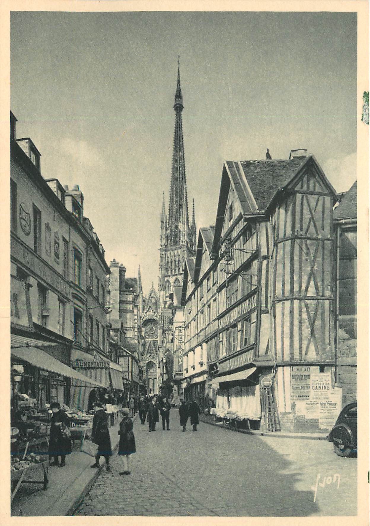CPM Rouen Vieilles Maisons et Fleche de la cathedrale