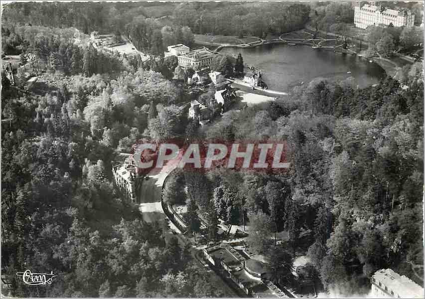 CPM Bagnoles de l'Orne) Vue aerienne Route de l'Etablissement thermal et le Lac