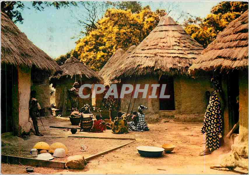 CPM Afrique en couleurs village Africain