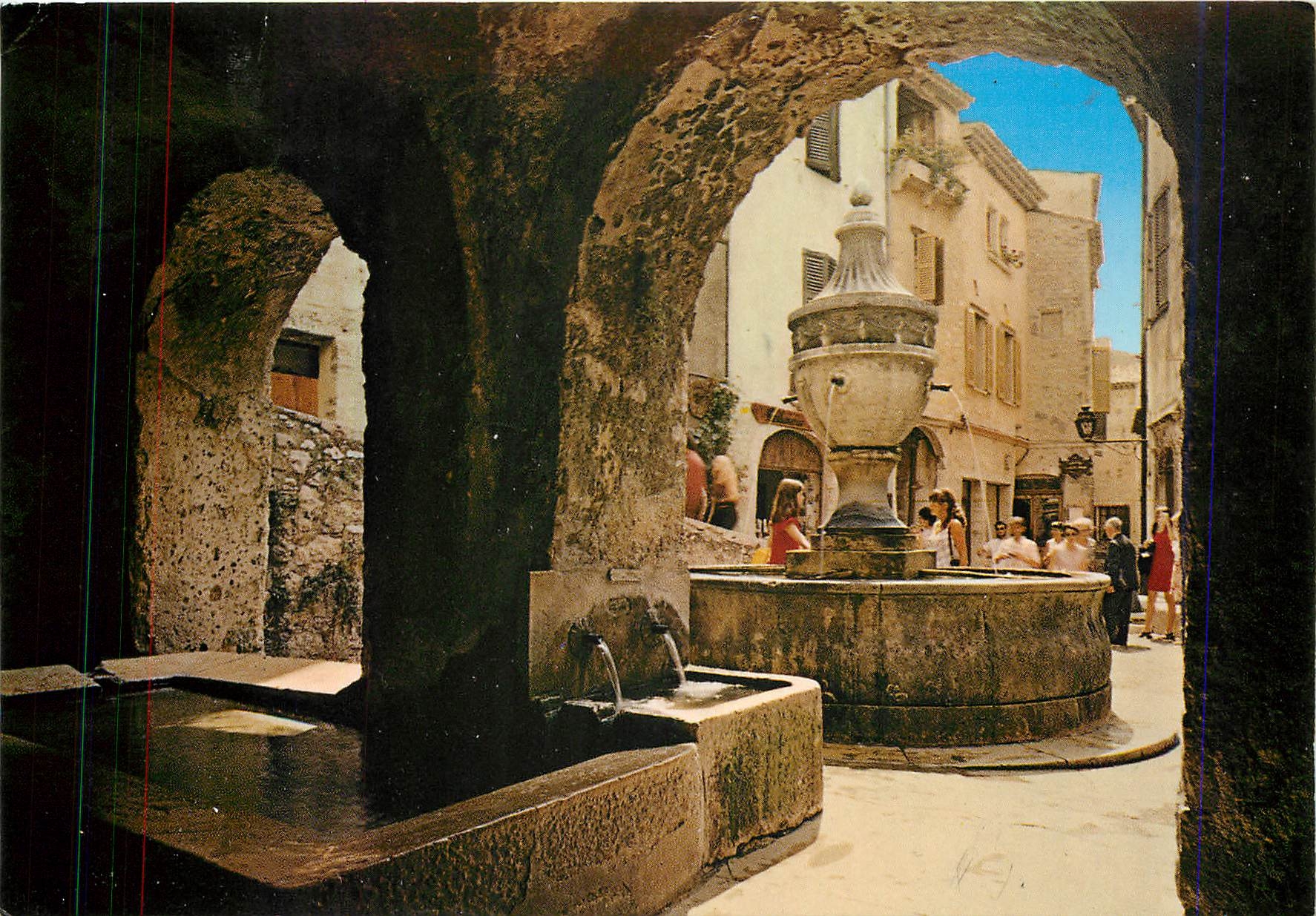 CPM Saint Paul de Vence La Fontaine et le Lavoie Public