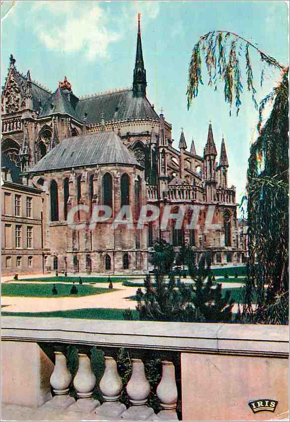 CPM Reims (Marne) L'Abside de la Cathedrale vue du sqaure du Palais Archiepiscopal
