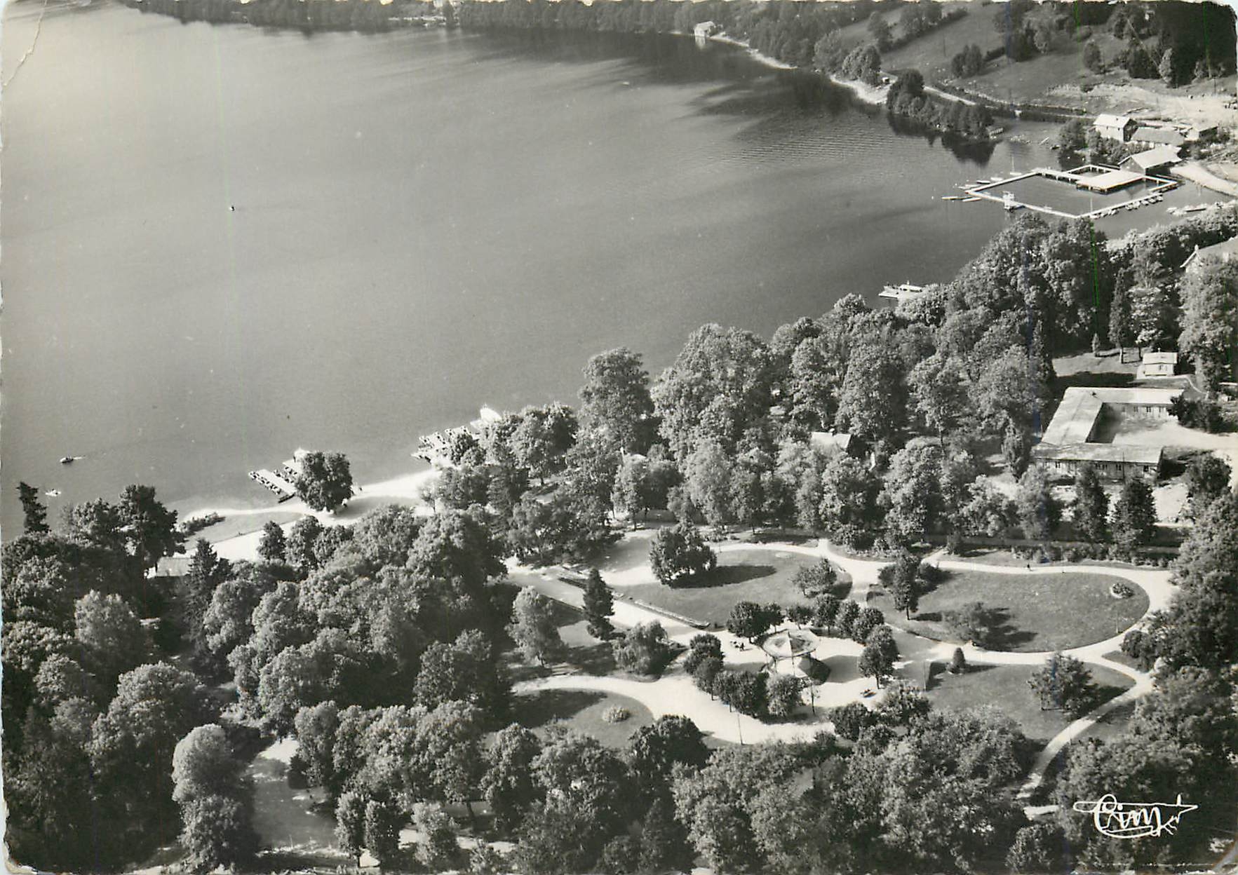 CPM Gerardmer (Vosges) Vue aerienne le Lac et le Jardin du Treixeau