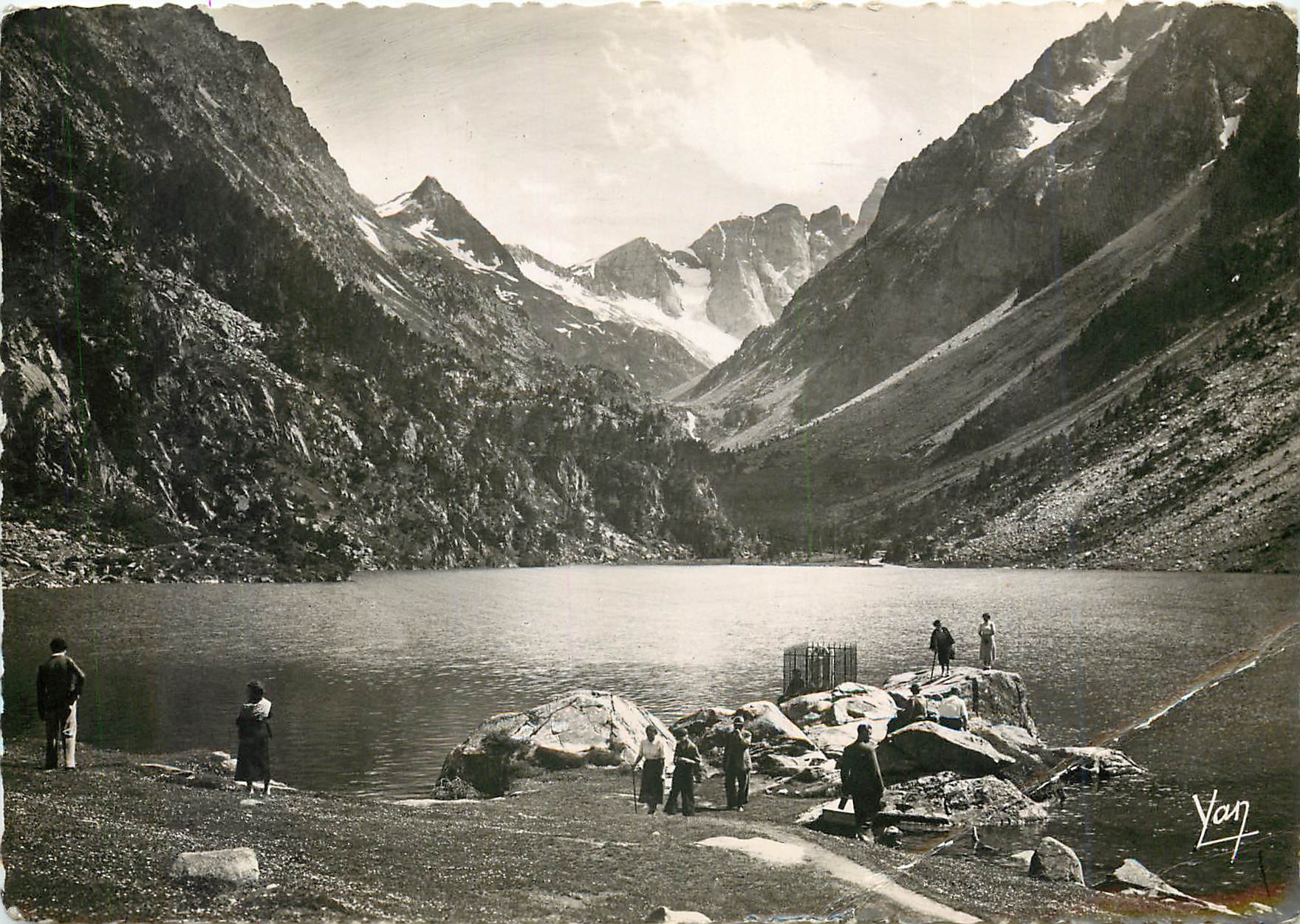 CPM Cauterets le Lac de Gaube (alt 1800 m) et le Vignemale (alt 3298 m)