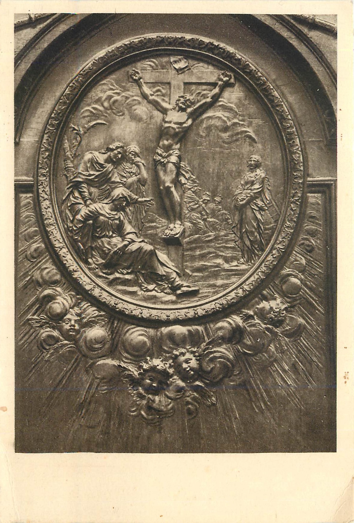 CPM Cathedrale D'Orleans Lambris du Choeur la Crusifixion