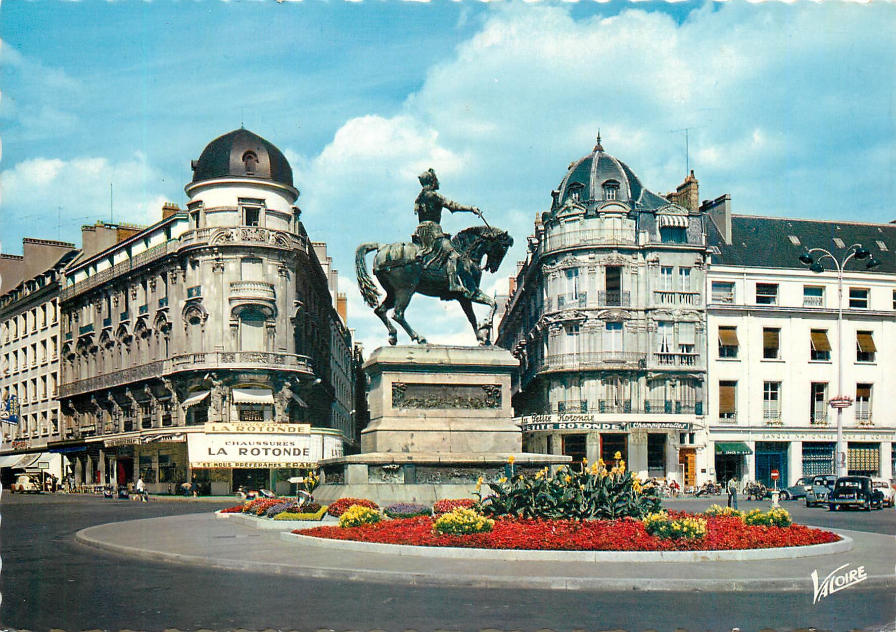 Place de la Rotonde — statue équestre — éditeur Valoire