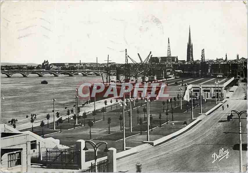 CPM Bordeaux Les Quais et le Pont Bateau