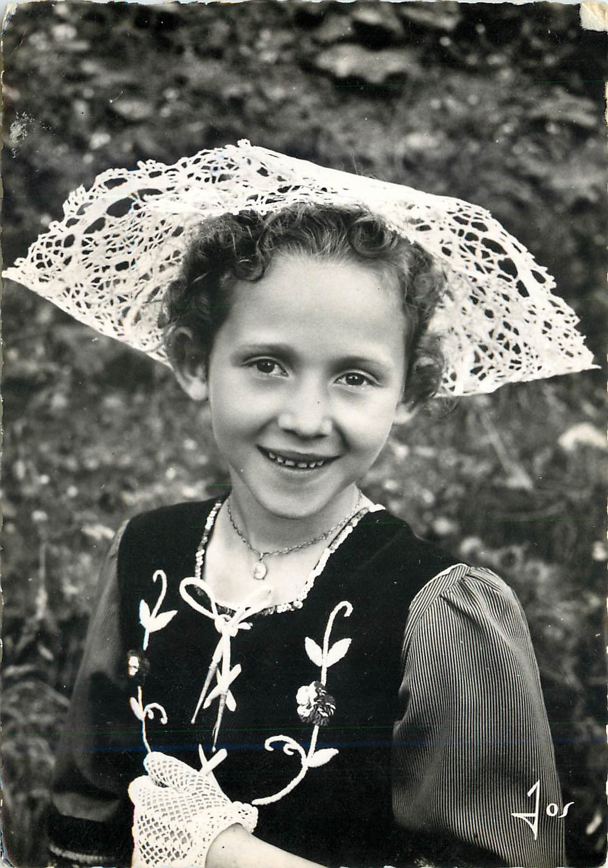 Fille en costume de cérémonie du Trégor — Région de Morlaix, Pletin — Jos
