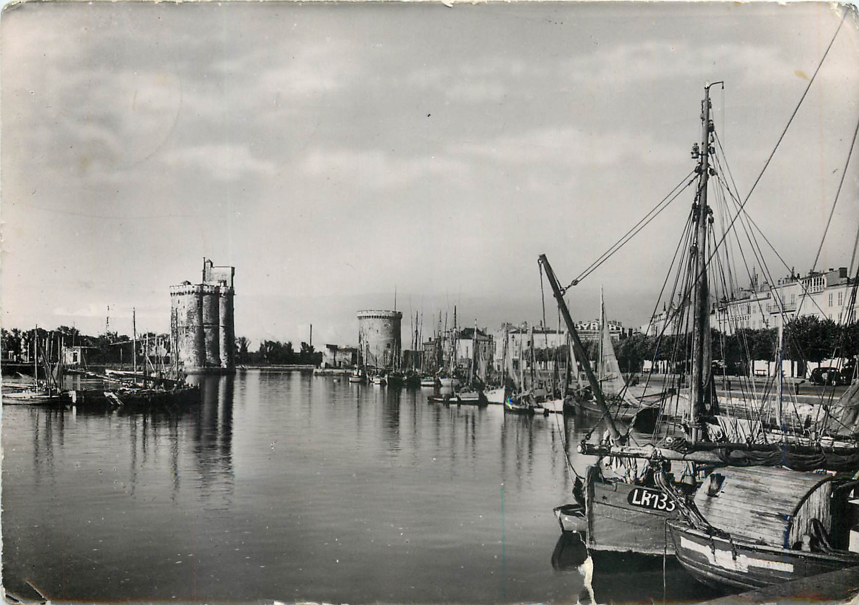 CPM La Rochelle (Chte Mme) le vieux Port Bateaux