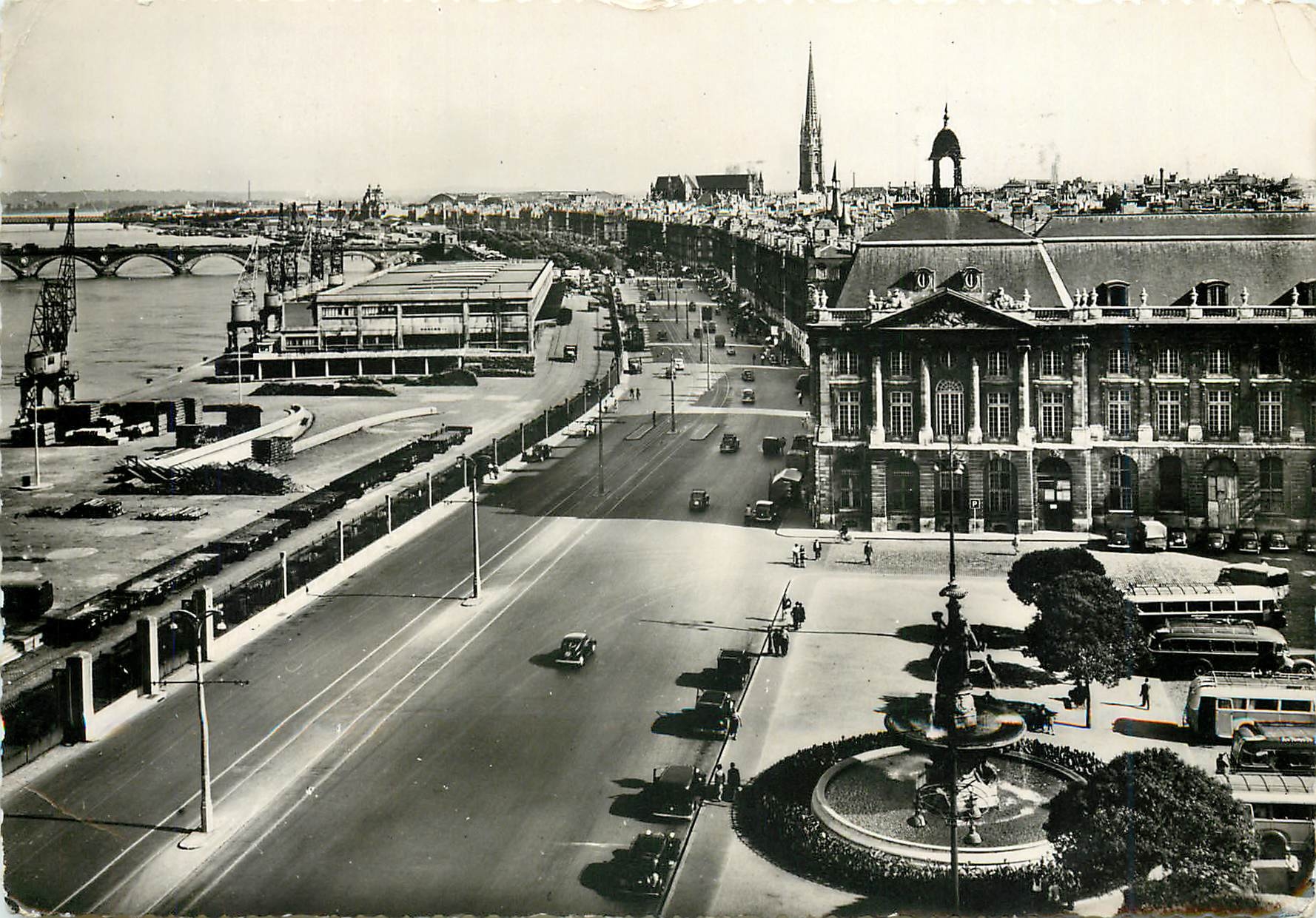 Bordeaux — Quai Richelieu — Fontaine des Trois Grâces — Éditions BLOC Frères