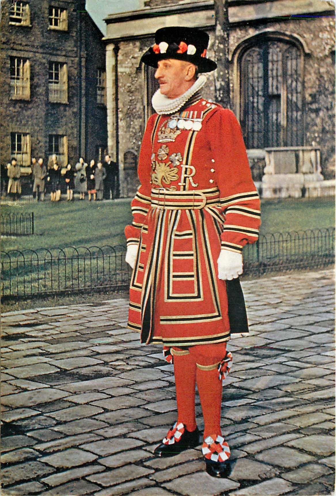 CPM London Tower of London Yeoman Warder Militaria