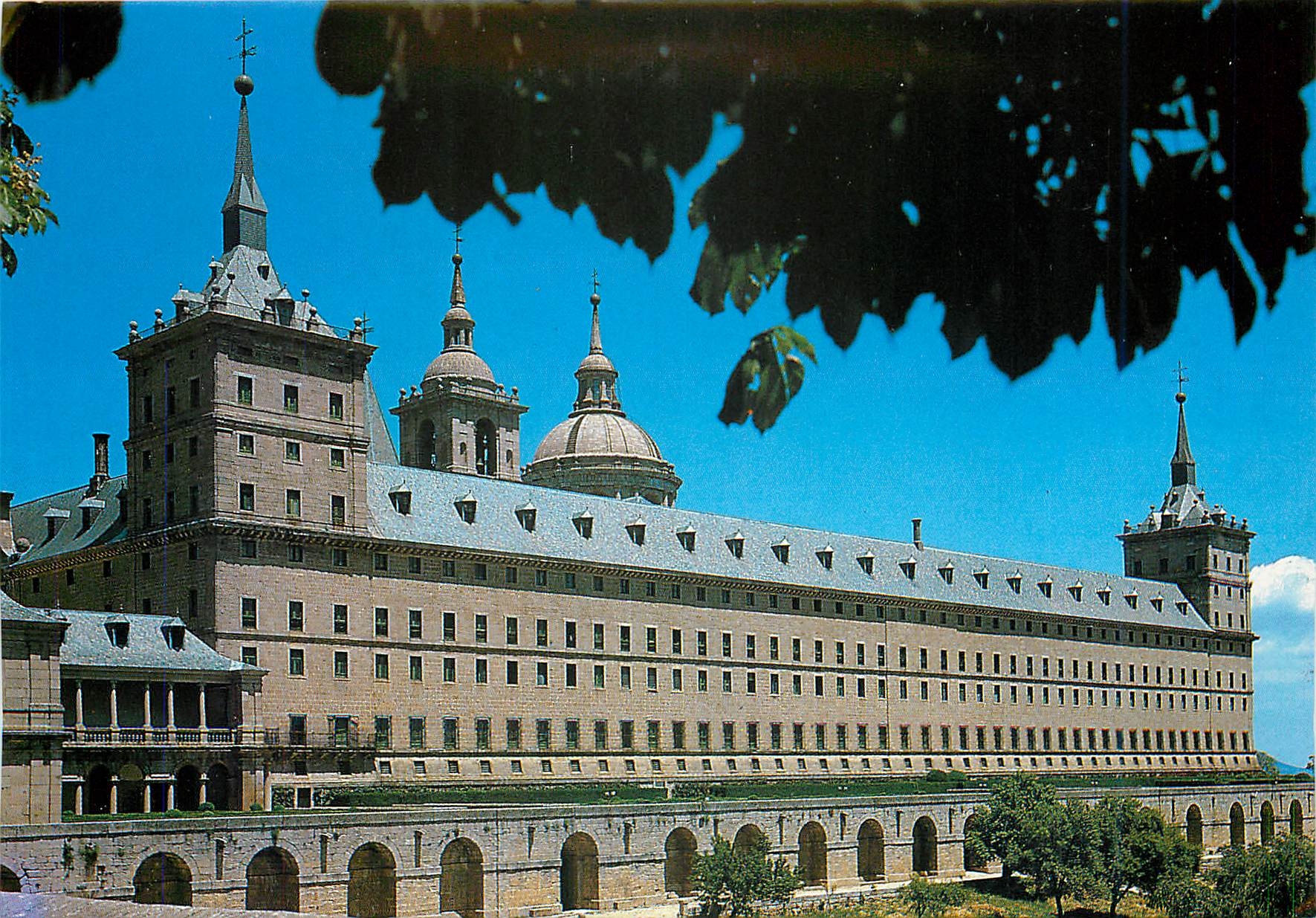 CPM San Lorenzo de El Escorial (Madrid) Monastere Facade du Midi