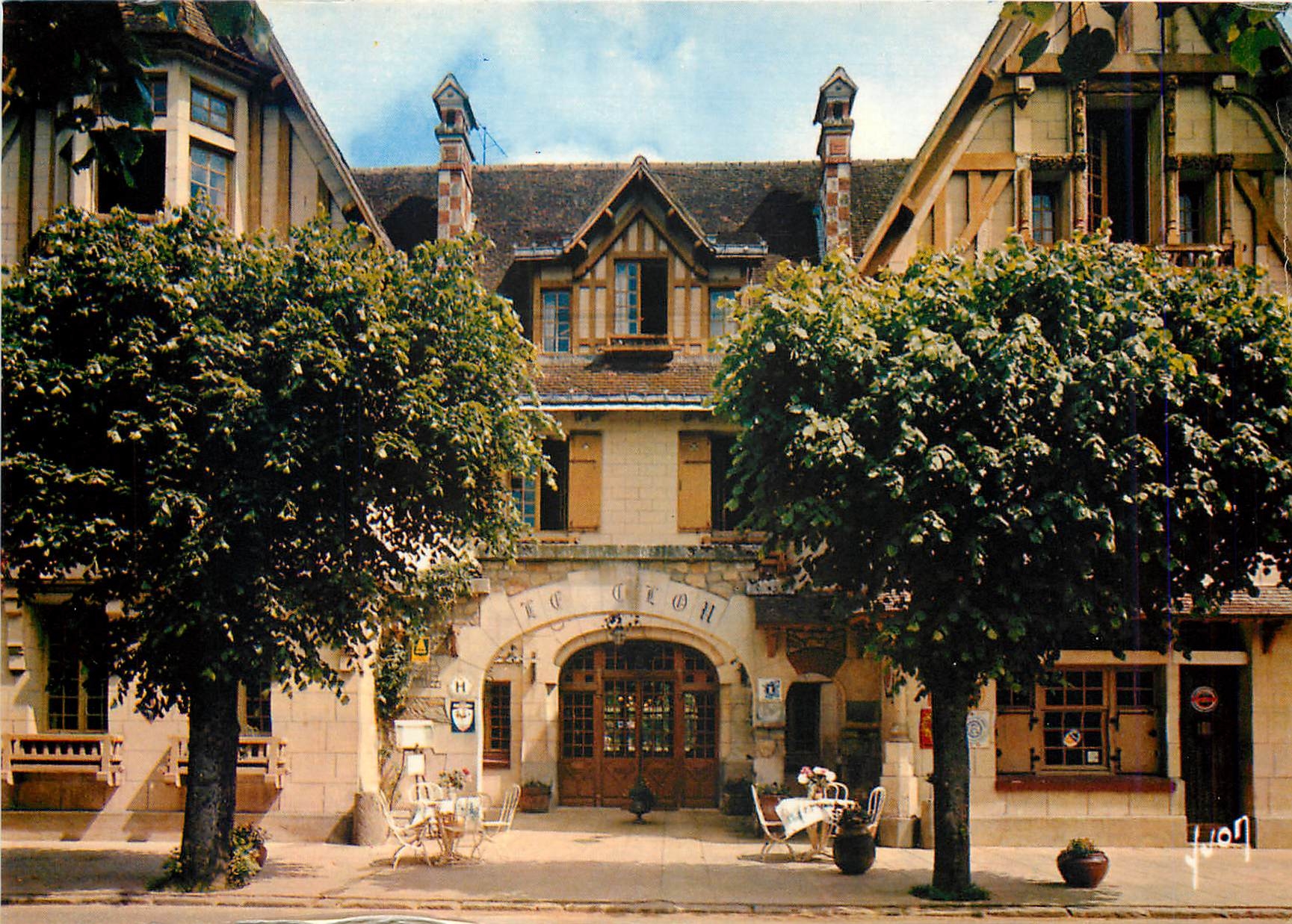 CPM Hericy sur Seine (S et M) Son Eglise ses bords de Seine la Foret Fontainbleau 5 km Melun 17 km H