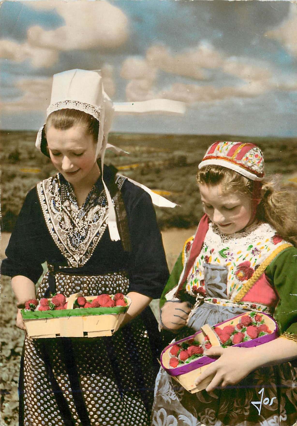 Deux jeunes filles cueillant des fraises — Bretagne — Édition d'Art Française