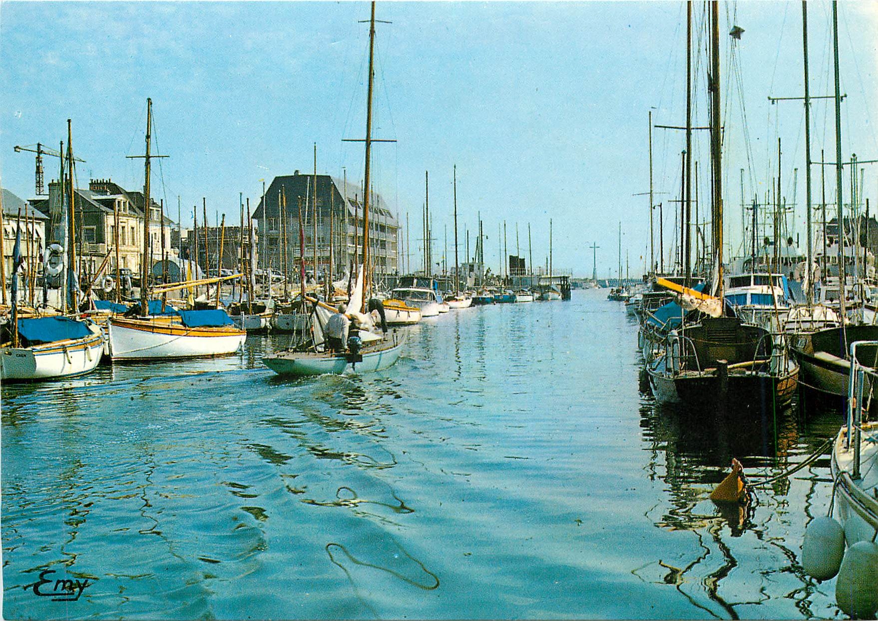 CPM Courseulles sur mer (Calvados) dans le bassin des Yachts