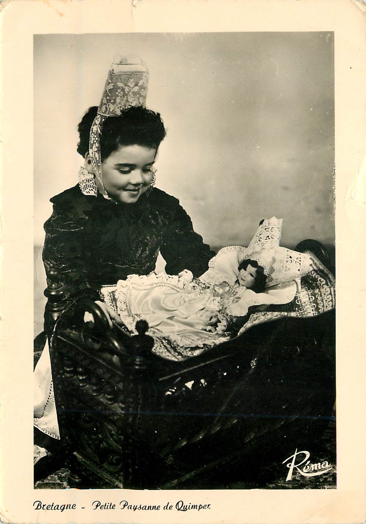 CPM Bretagne Petite Paysanne de Quimper Poupee Folklore