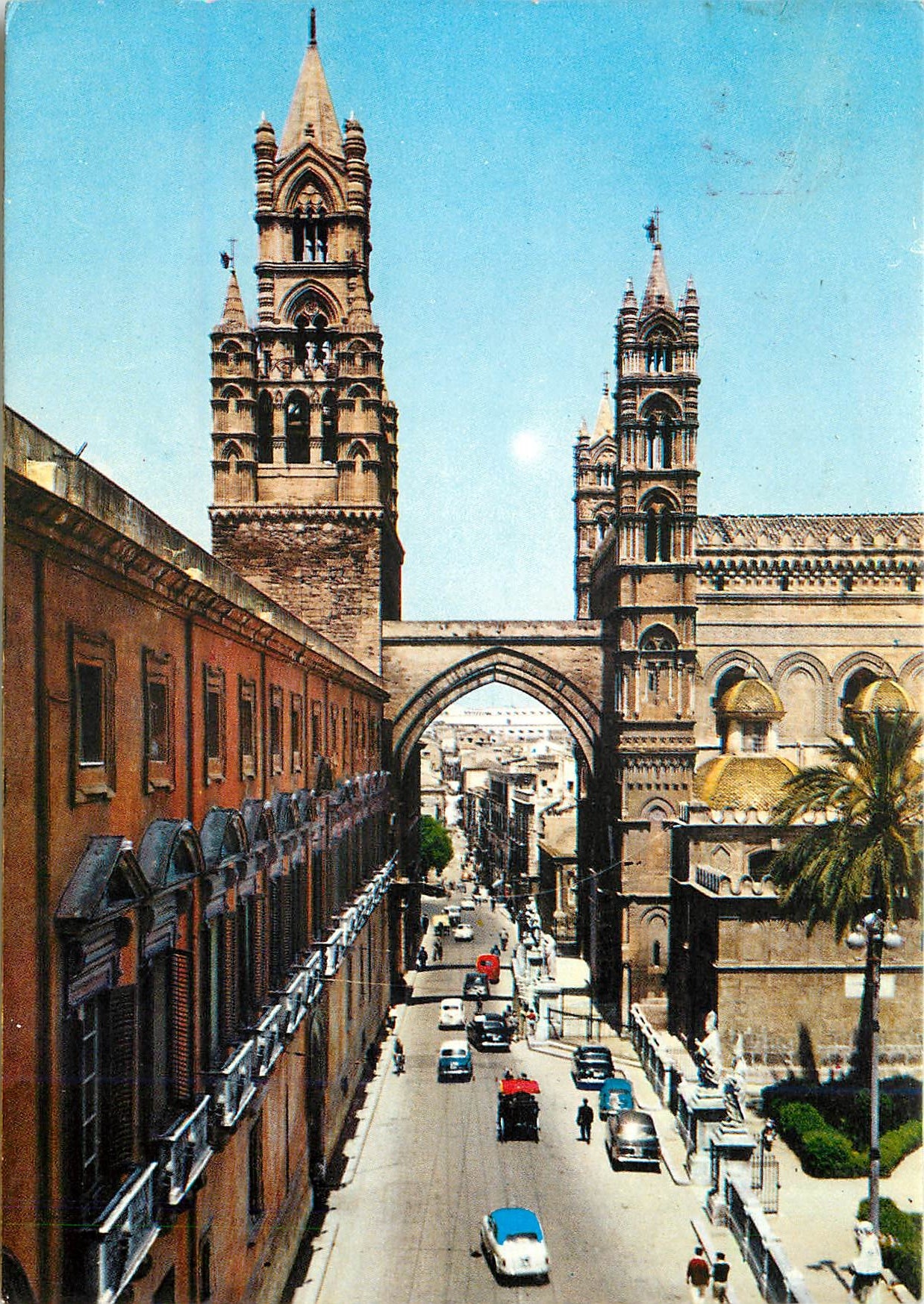 CPM Palermo La rue Matteo Bonello Le Palais de l'Archeveque et details de la Cathedrale