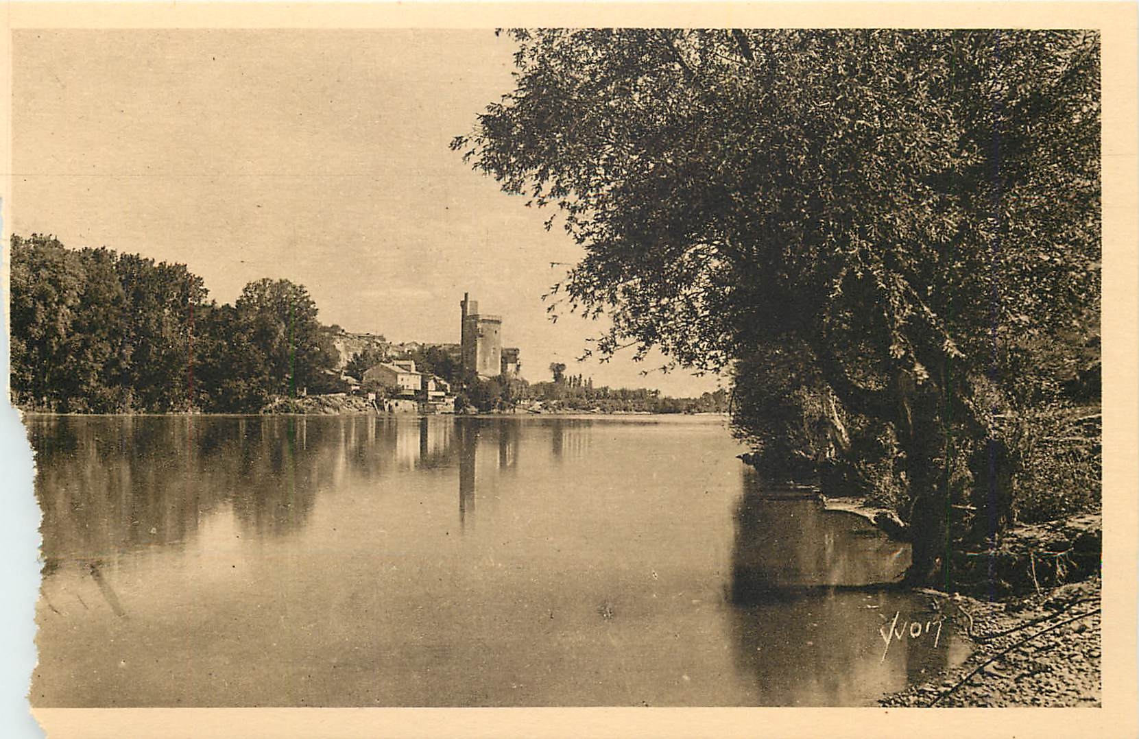 CPA La Douce France Avignon (Vaucluse) Le Rhone et la Tour de Philippe le Bel