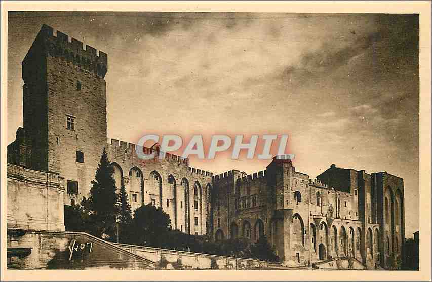 CPA La Douce France Avignon (Vaucluse) Facade principale du Palai des Papes