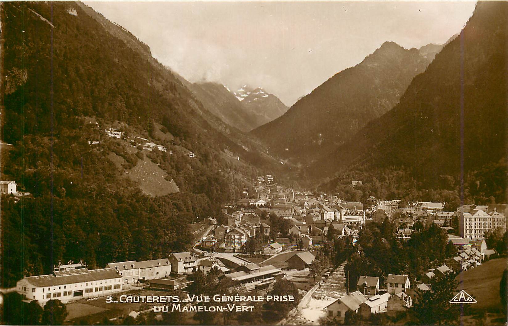 CPA Cauterets Vue generale Prise du Mamelon Vert