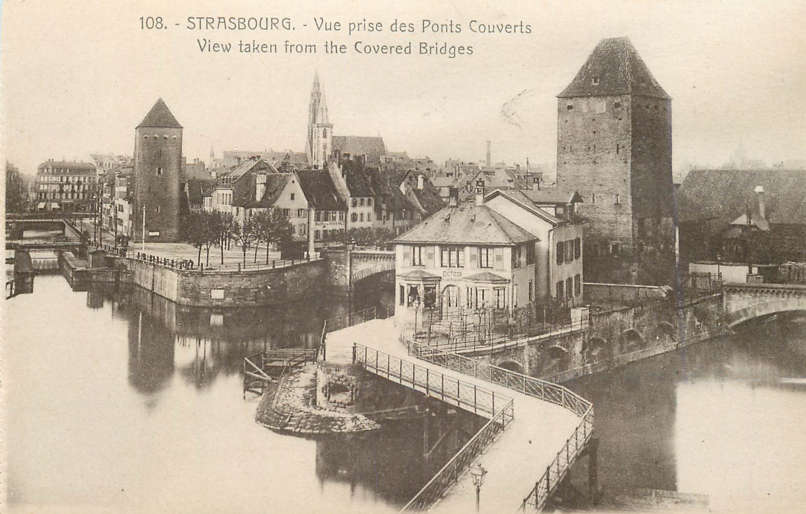 CPA Strasbourg Vue prise des Ponts Couverts