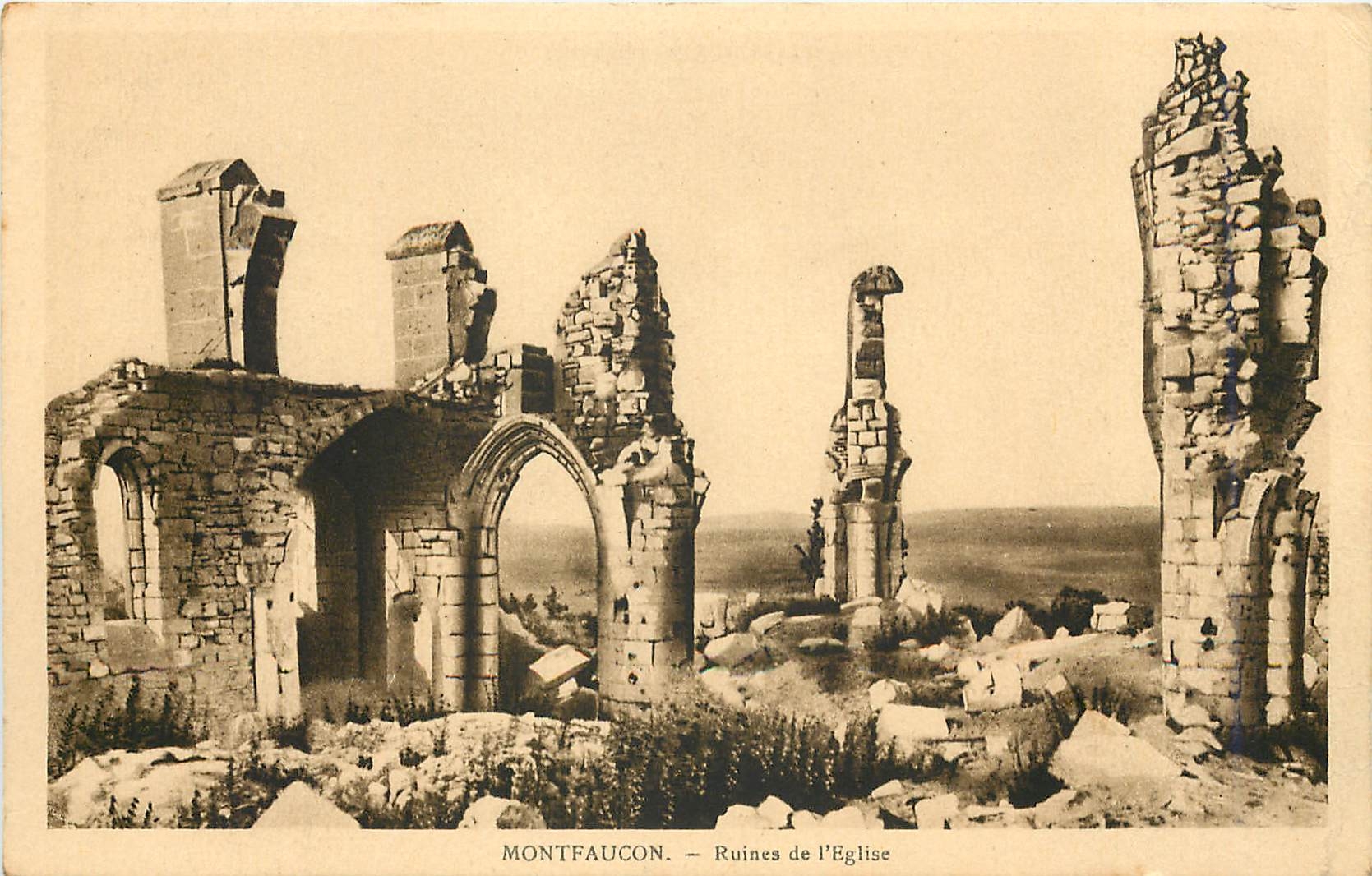 CPA Montfaucon Ruines de l'Eglise