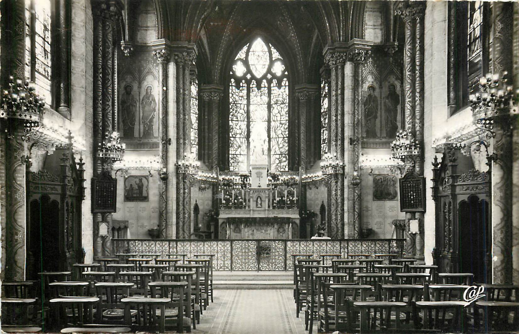 CPM Issoudun Interieur de la Basilique du Sacre Coeur