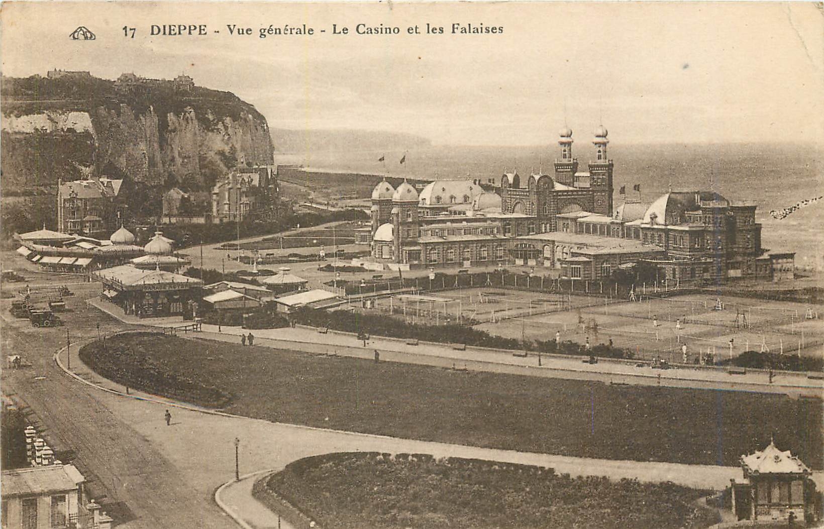 CPA Dieppe vue generale le Casino et les Falaises