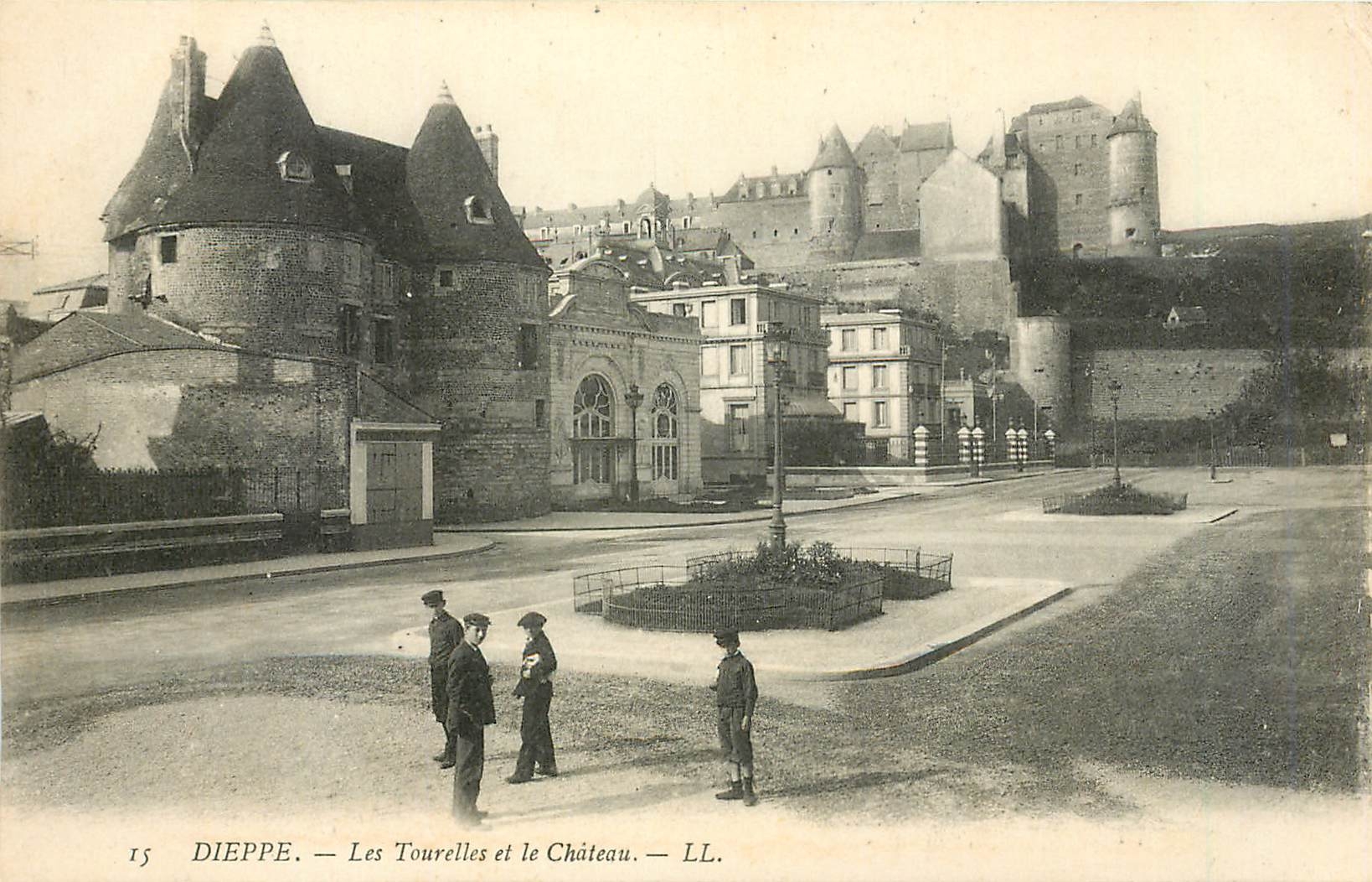 CPA Dieppe les Tourelles et le Chateau