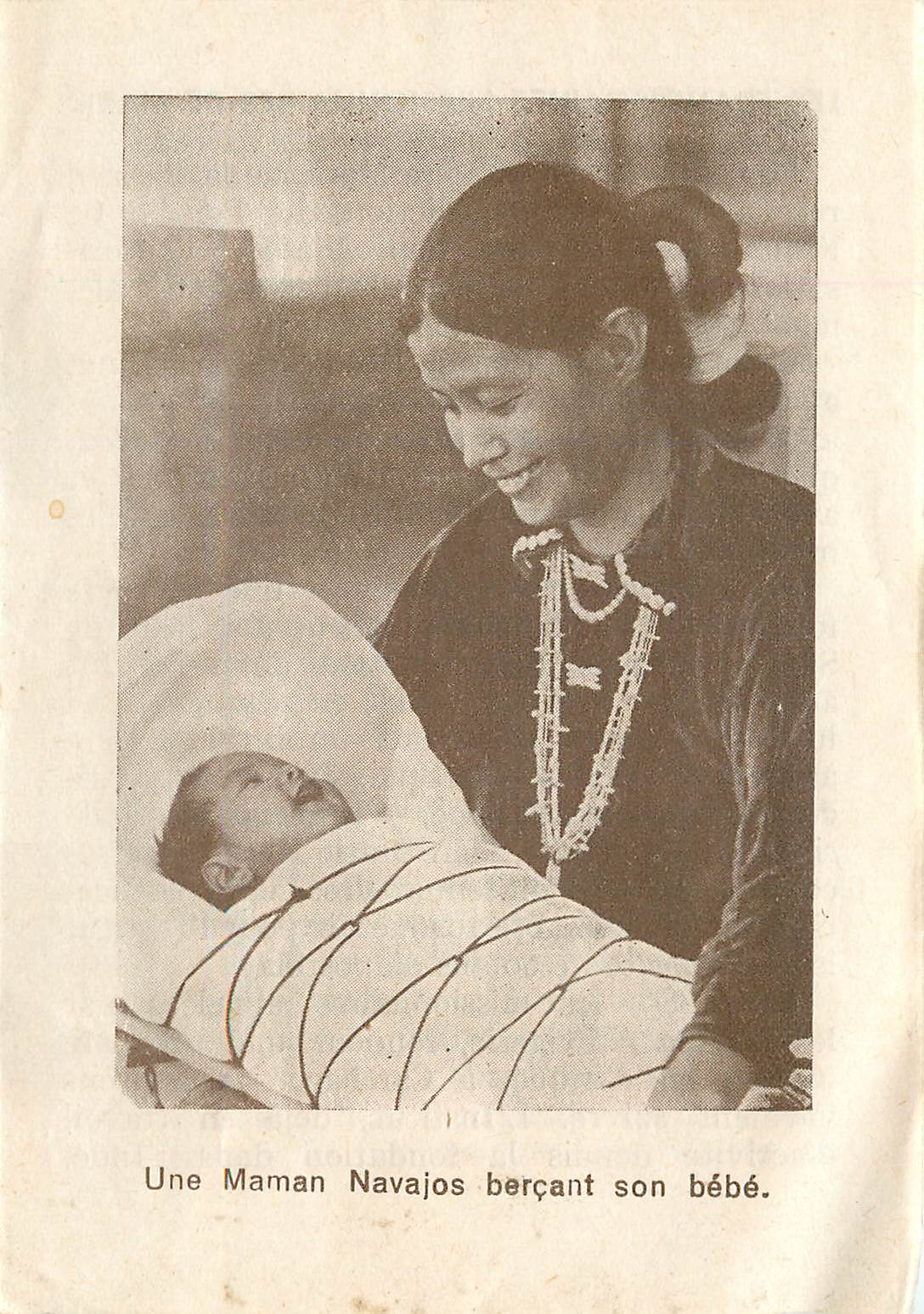 Image Une Maman Navajos bercant son bebe 