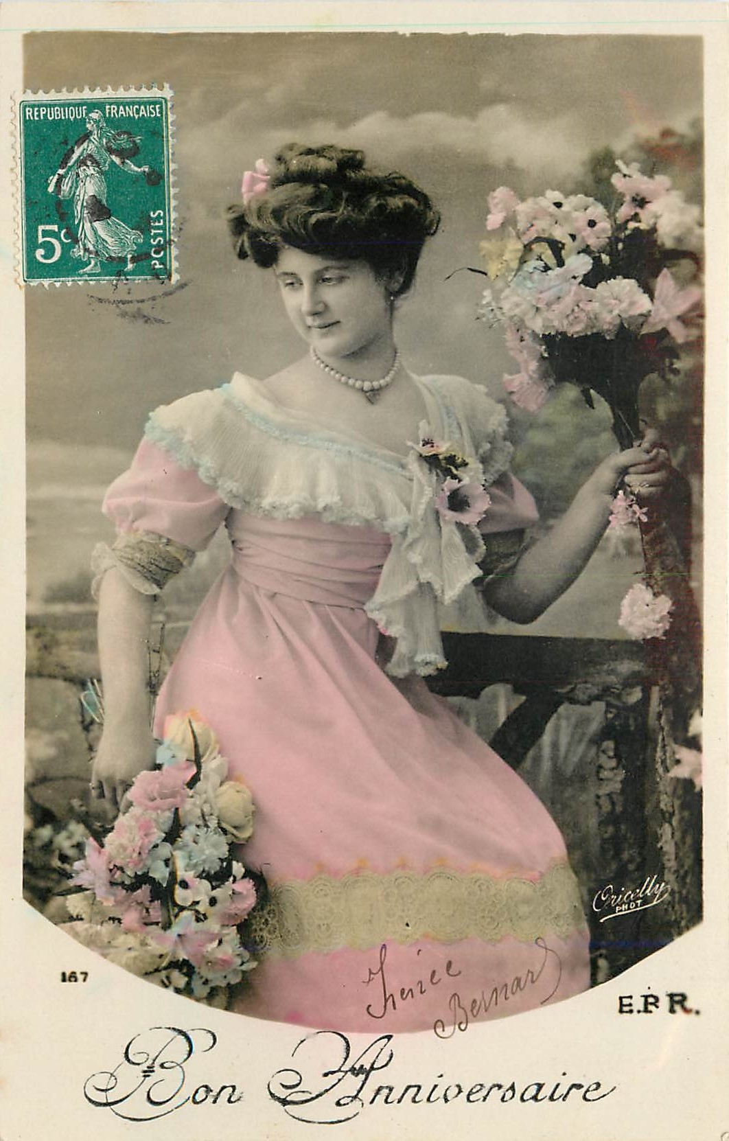 Jeune femme en robe rose — Anniversaire — E.F.R. n°167