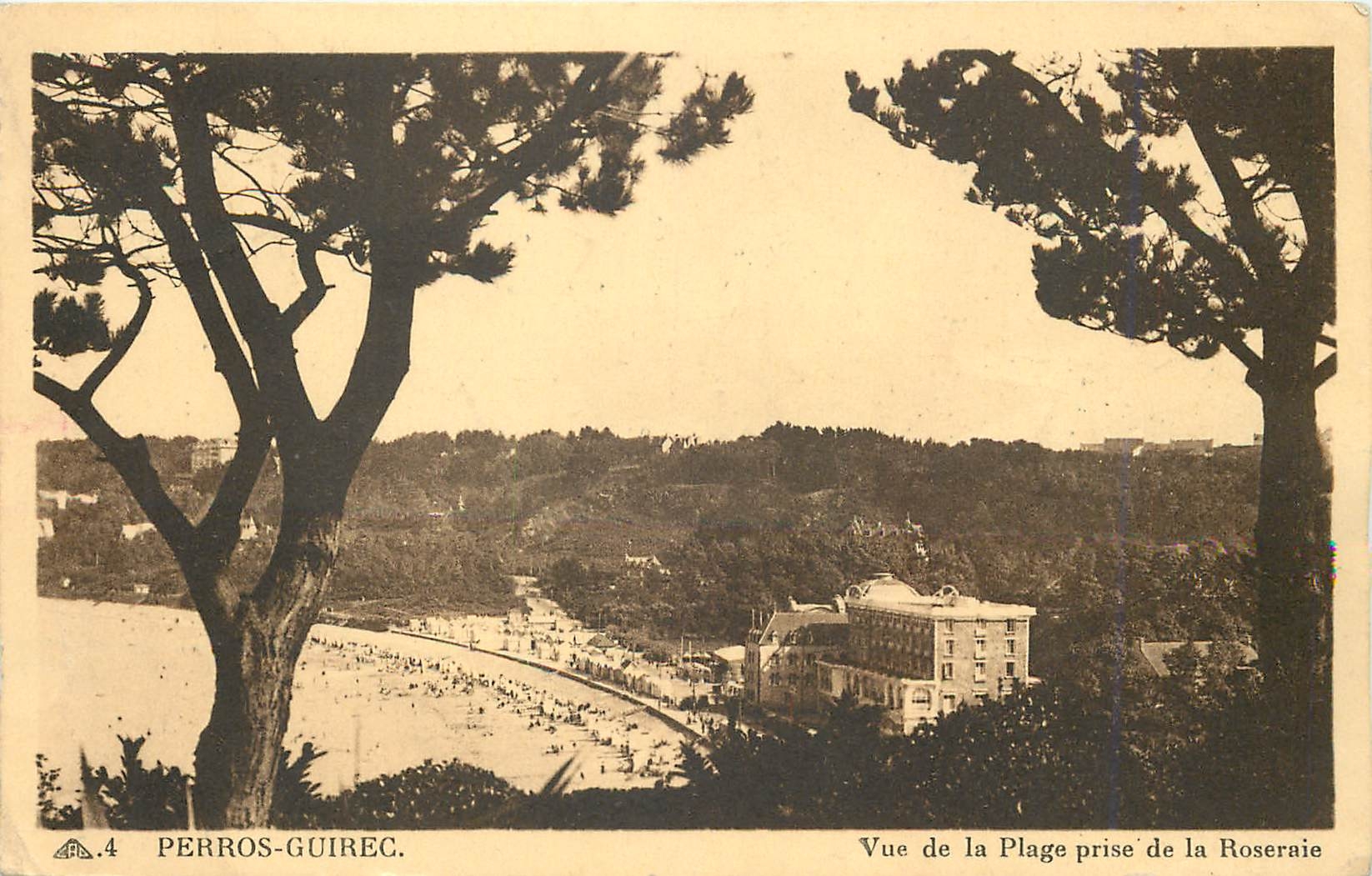 Perros-Guirec — Vue de la Plage prise de la Roseraie — Éd. Boulloures, n°4