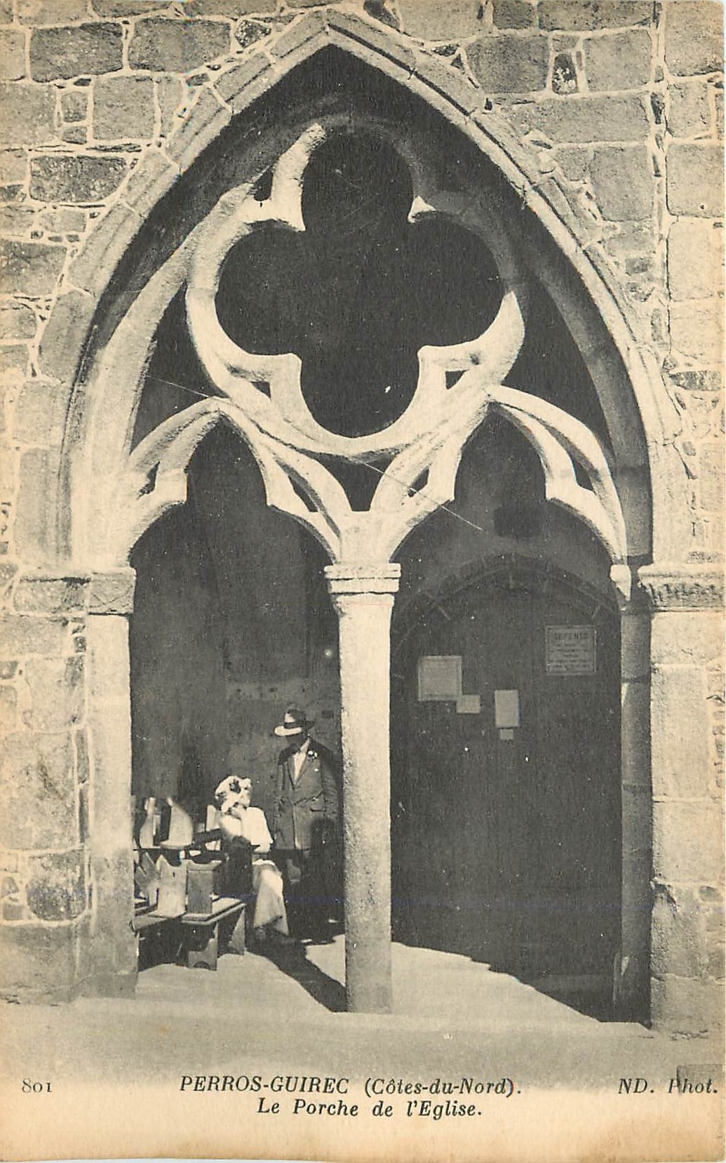 Perros-Guirec (Côtes-du-Nord) — Der Kirchentorhaus — ND. Phot.