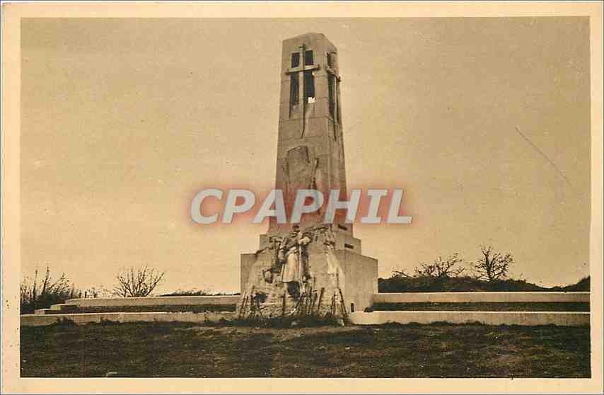 CPA Vauquois Monument eleve a la memoire des Poilus tues dans les attaques de Vauquois 