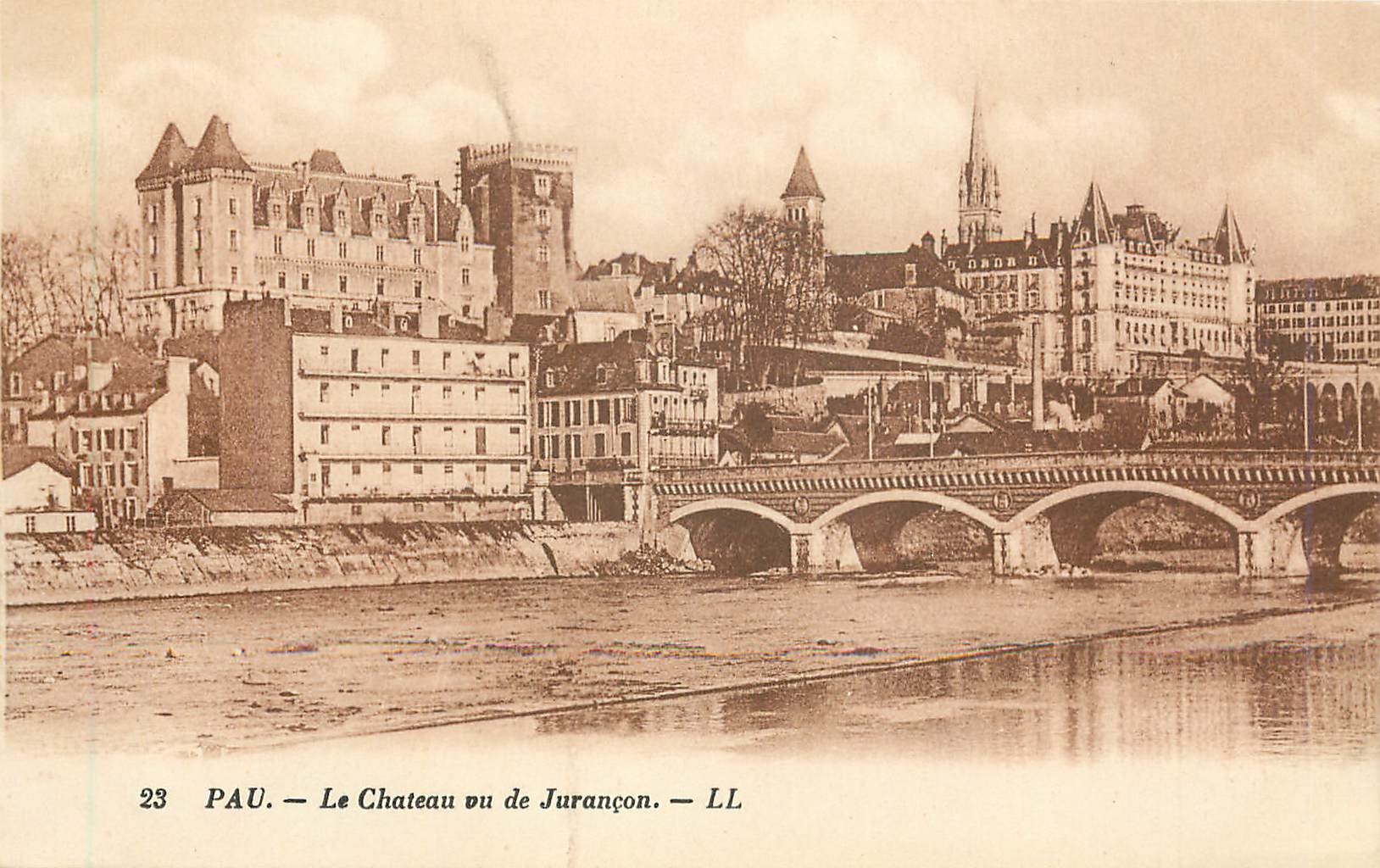 CPA Pau Le Chateau vu de Jurancon 