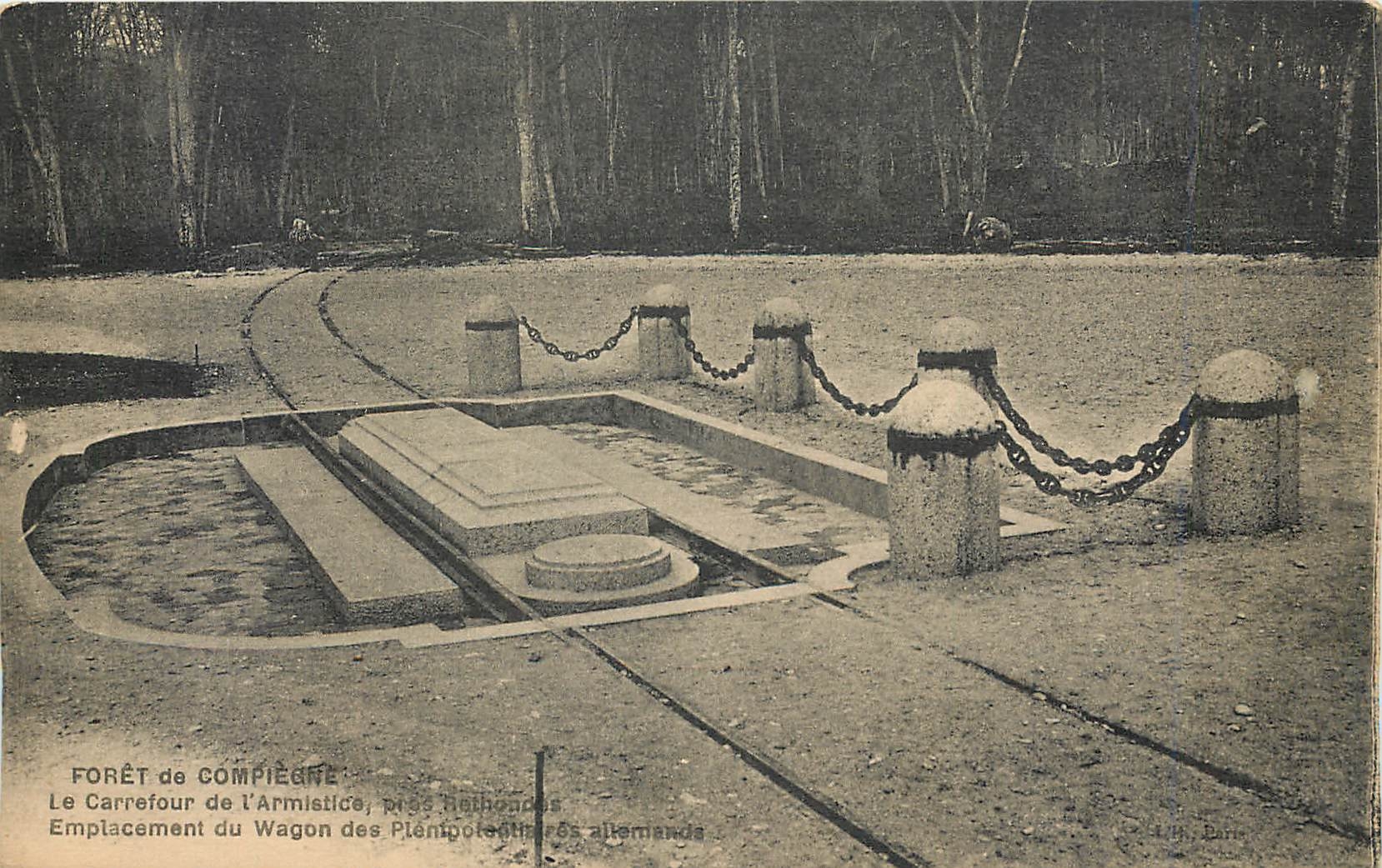 CPA Foret de Compiegne Le Carrefour de l'Armistice 