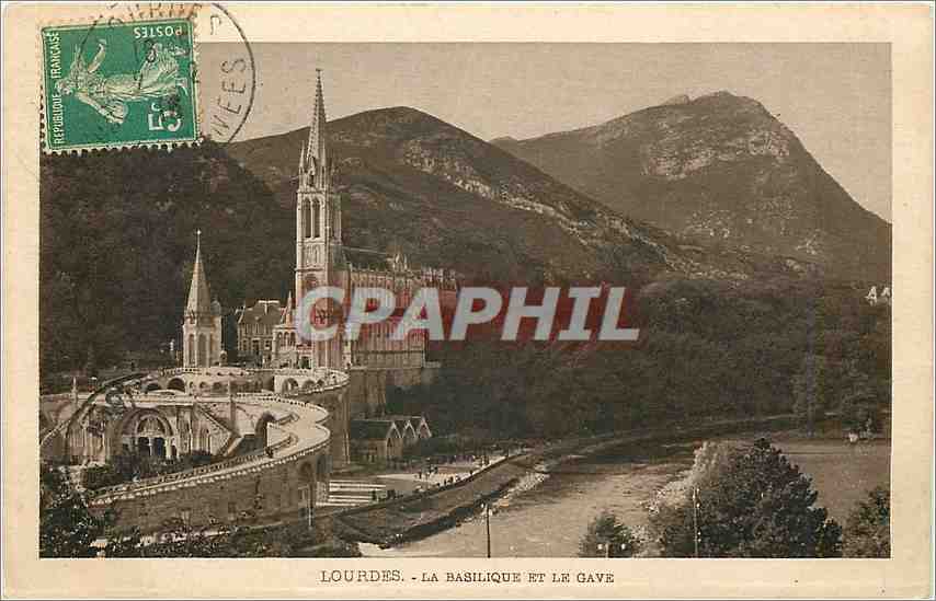 CPA Lourdes La Basilique et le Gave 