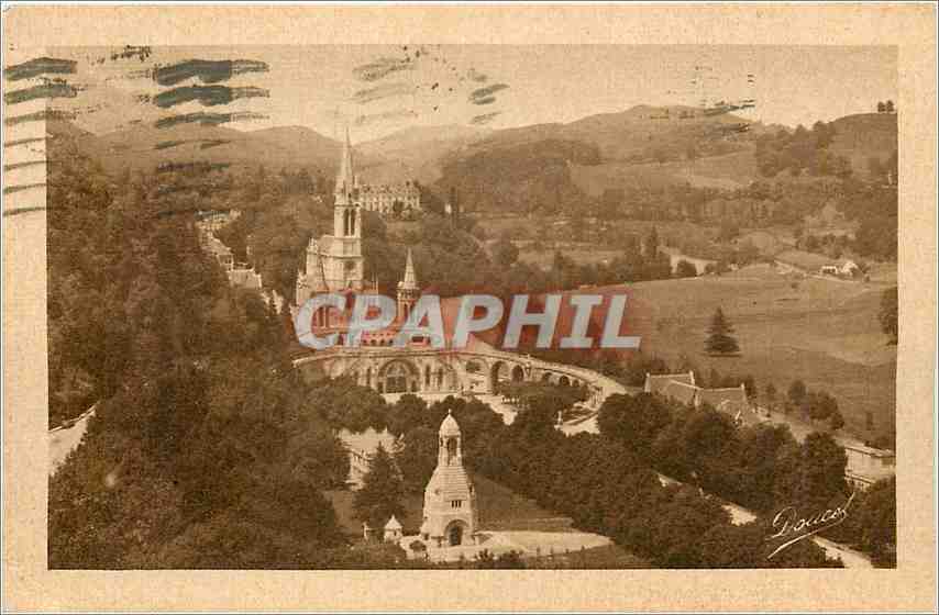CPA Lourdes La Basilique et le Monument Interallie vus du Chateau fort 