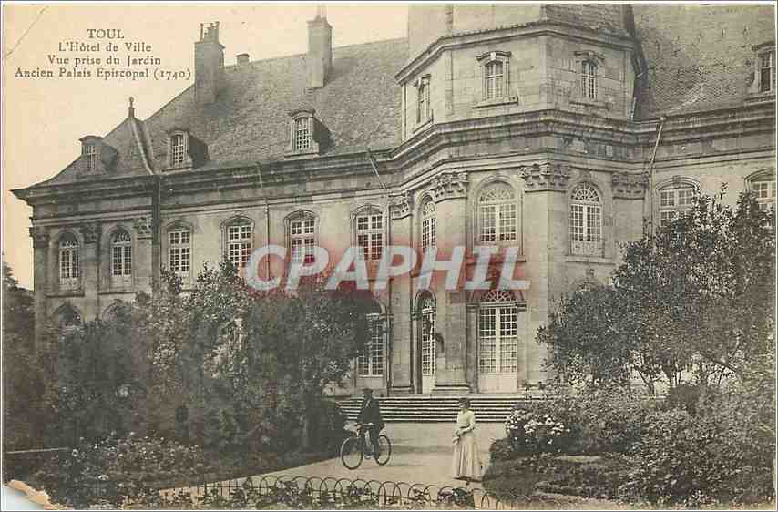 Toul — L'Hôtel de Ville, Ancien Palais Épiscopal (1740) — vue prise du jardin